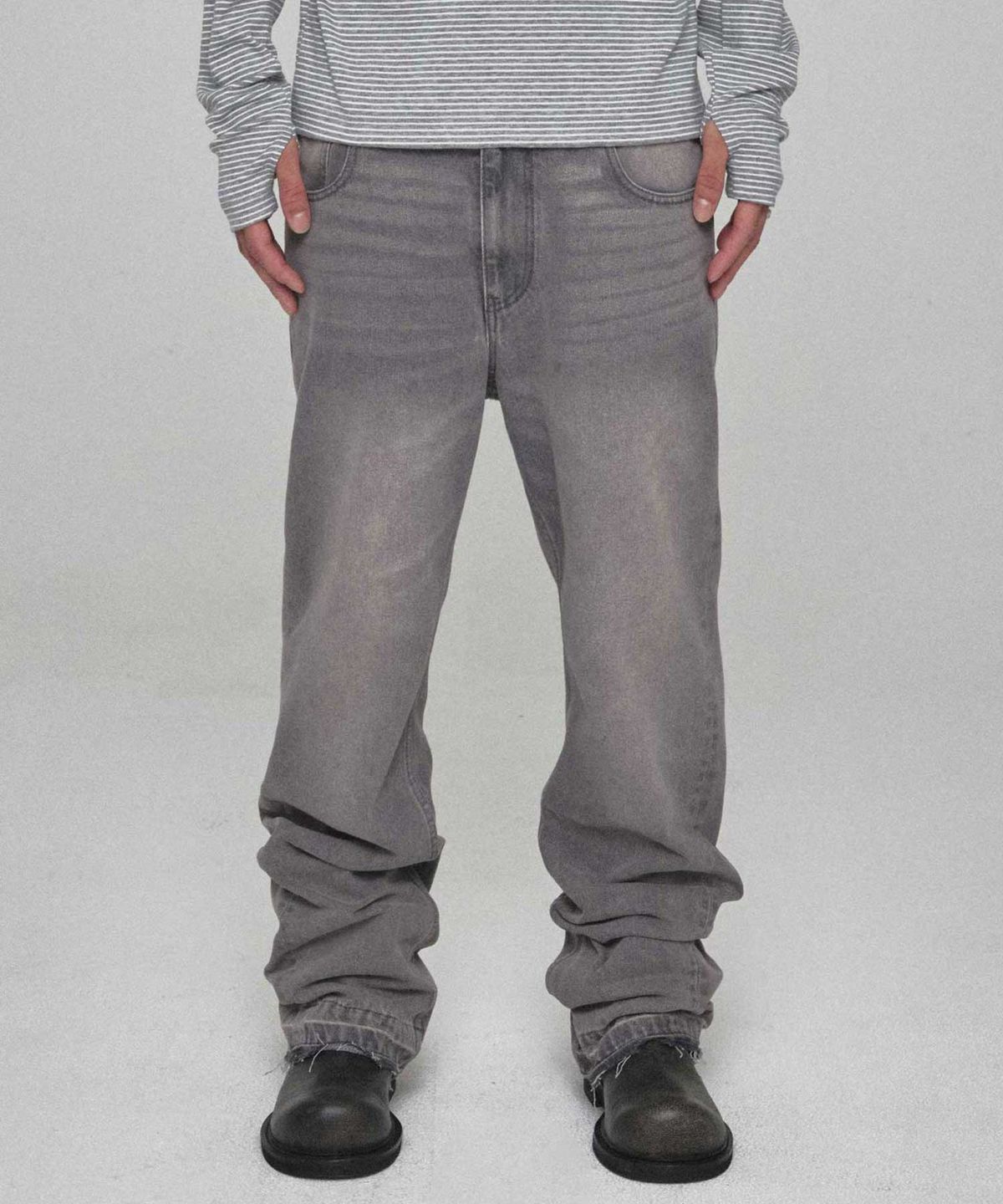 기철(KICHUL) Lowkey Flare Denim Pants (Grey)