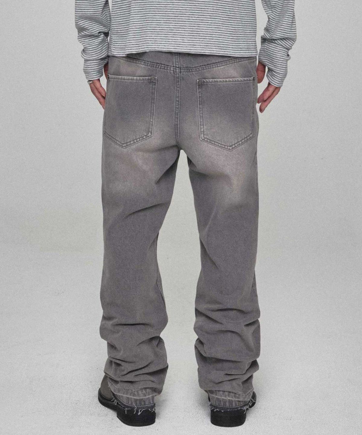 기철(KICHUL) Lowkey Flare Denim Pants (Grey)