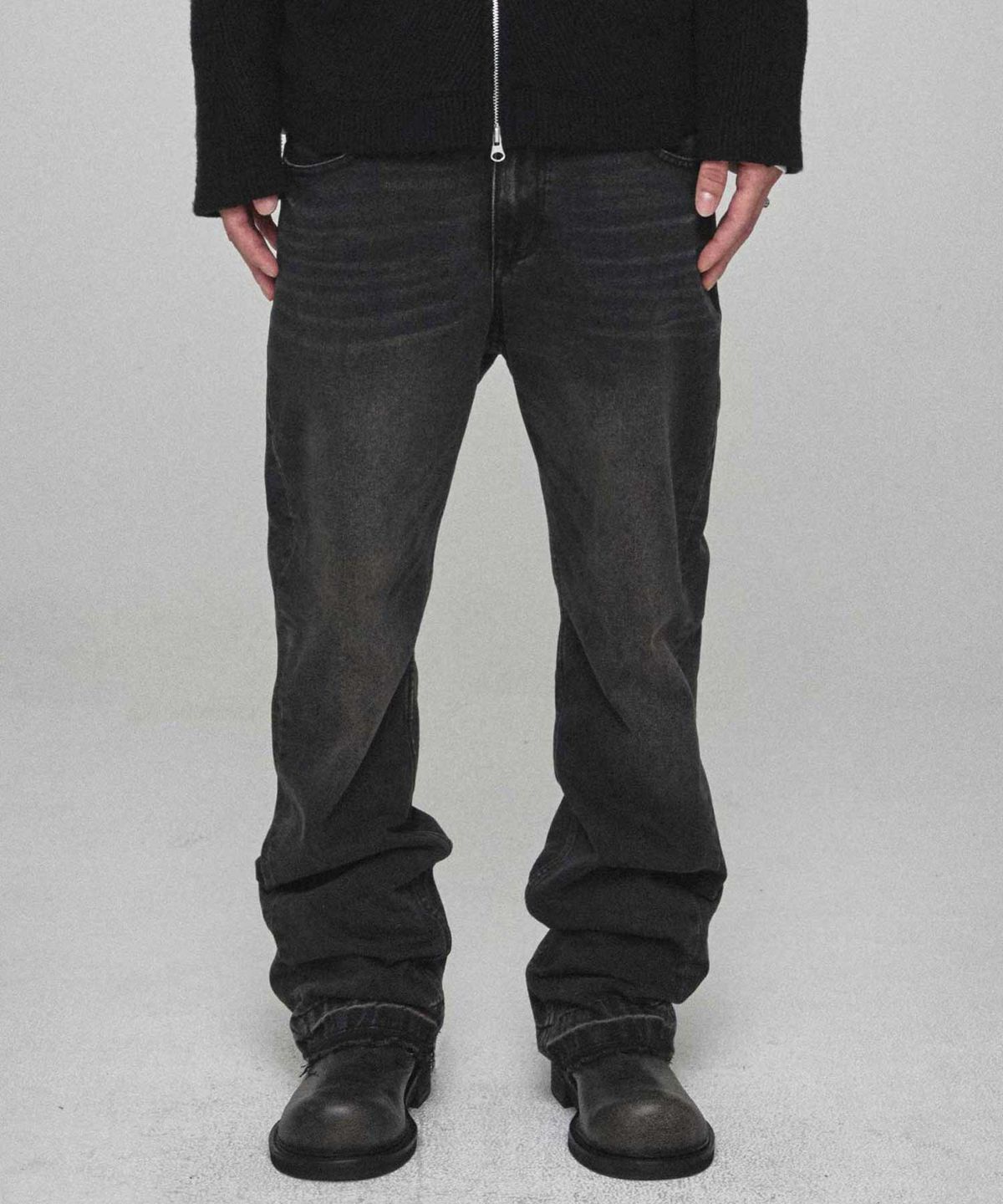 기철(KICHUL) Lowkey Flare Denim Pants (Black)