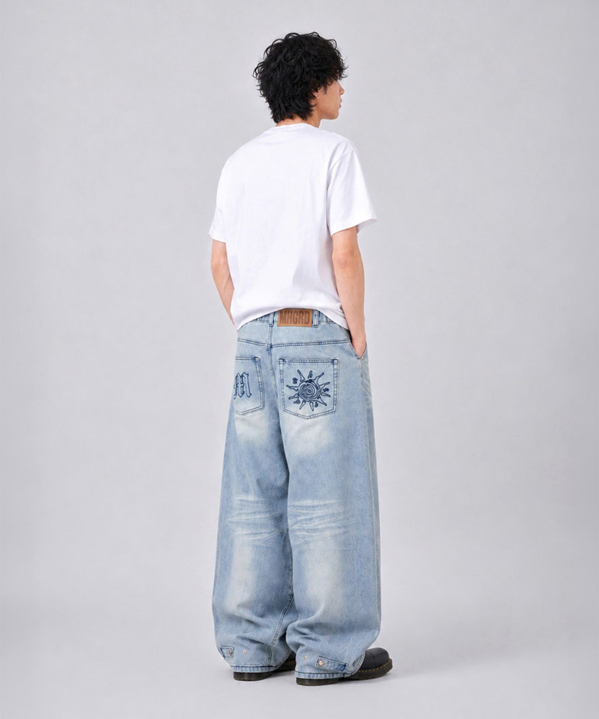 마하그리드(MAHAGRID) SOLAR EMB LIGHT DENIM PANT_2colors