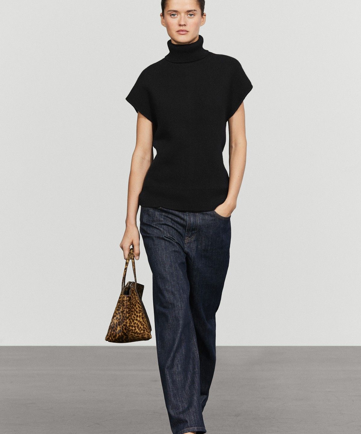 마시모두띠(MASSIMO DUTTI) 슬릿 디테일 니트 케이프
