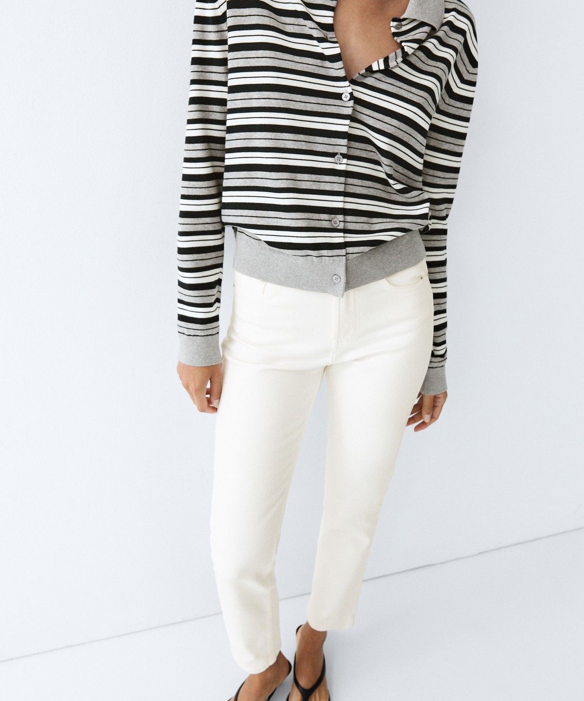 마시모두띠(MASSIMO DUTTI) 스트라이프 디테일 버튼 가디건