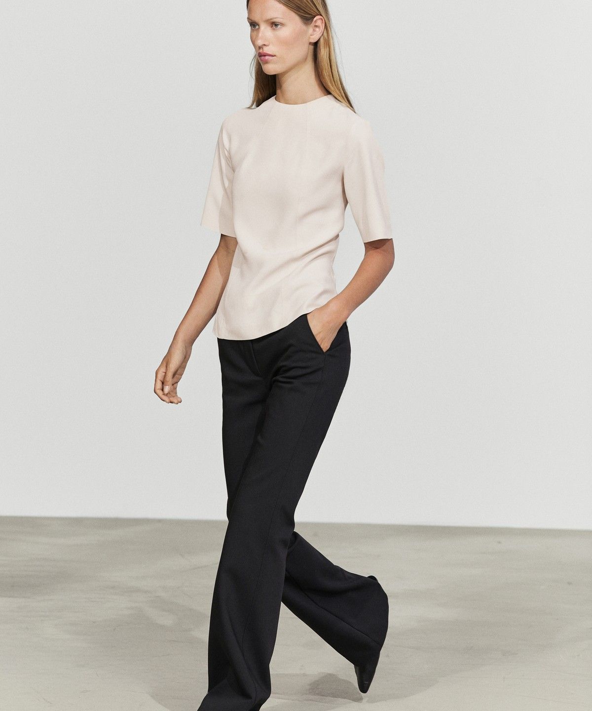 마시모두띠(MASSIMO DUTTI) 엘보 슬리브 플루이드 탑
