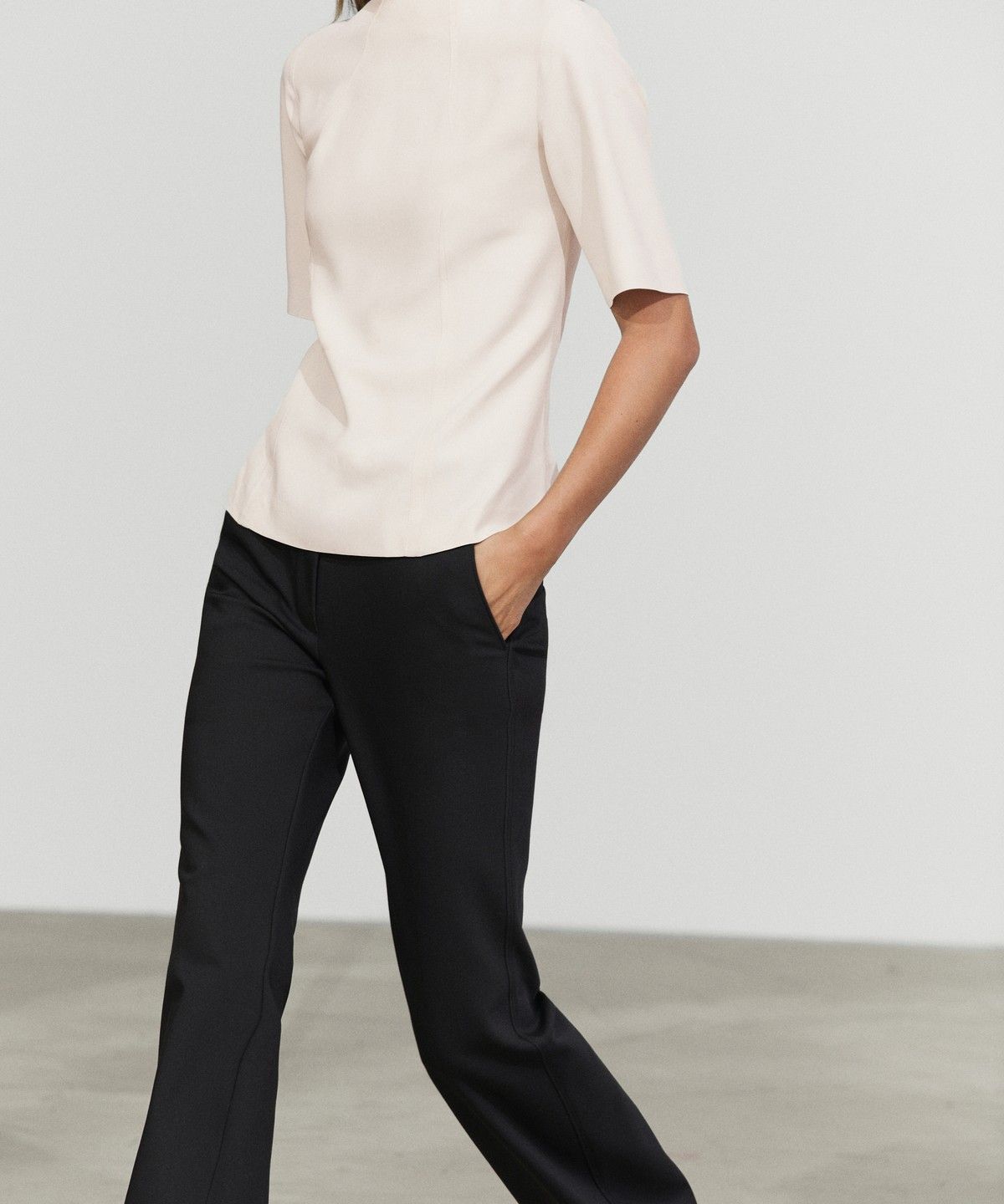 마시모두띠(MASSIMO DUTTI) 엘보 슬리브 플루이드 탑
