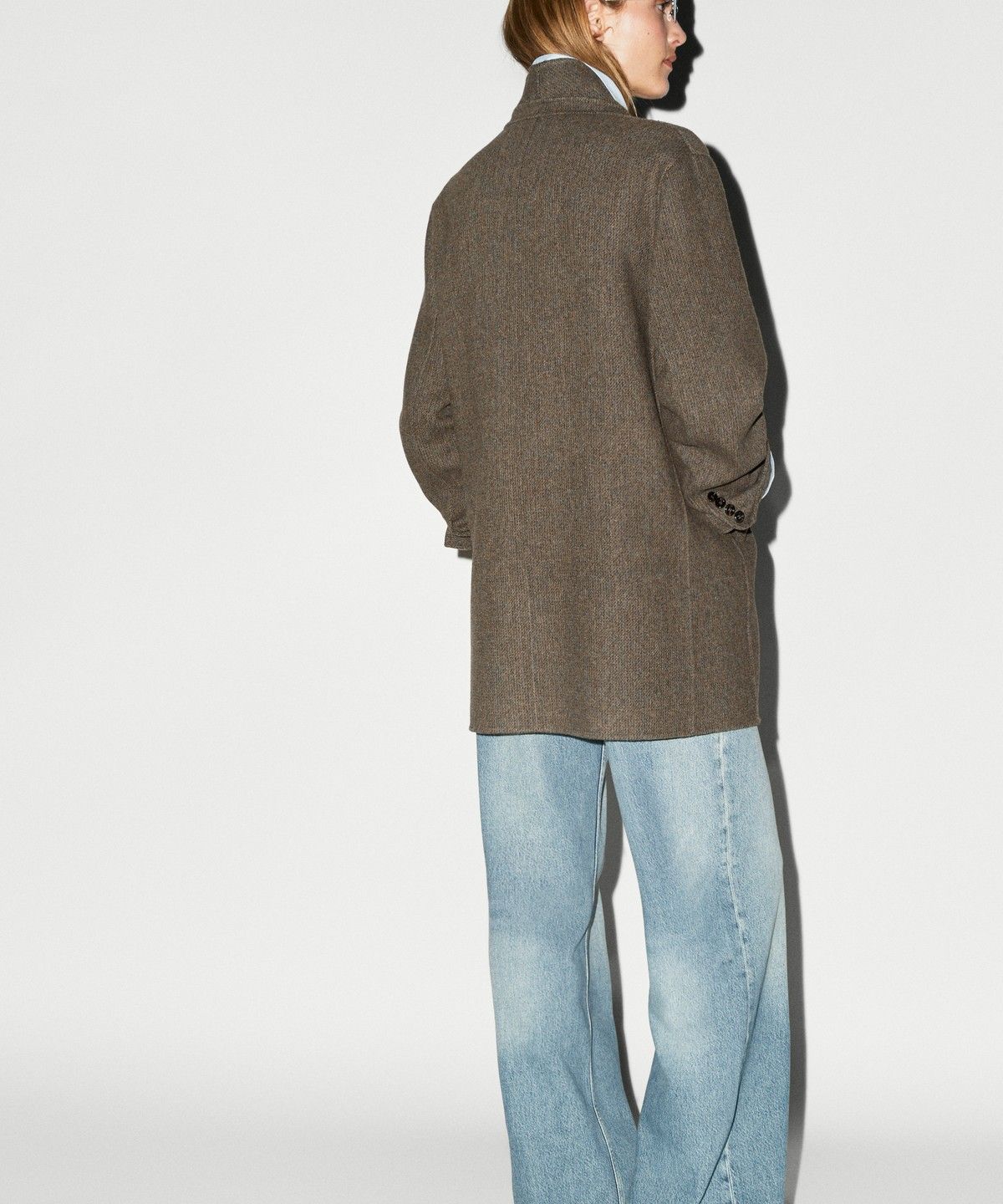 마시모두띠(MASSIMO DUTTI) 버튼 디테일 미디 더블 코트