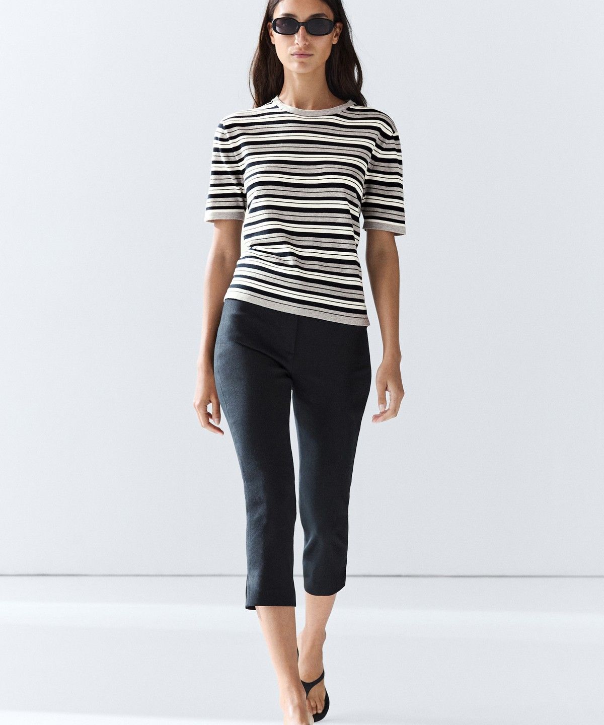 마시모두띠(MASSIMO DUTTI) 스트라이프 디테일 반팔 티셔츠