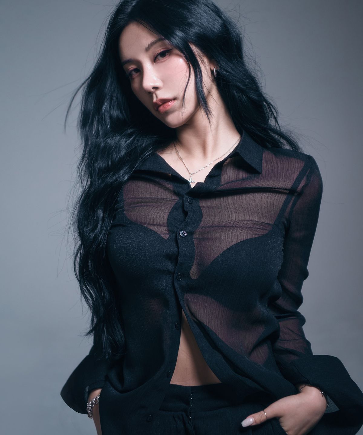 시데라(SIDERA) Whisper Glitter Sheer Shirt [Black]