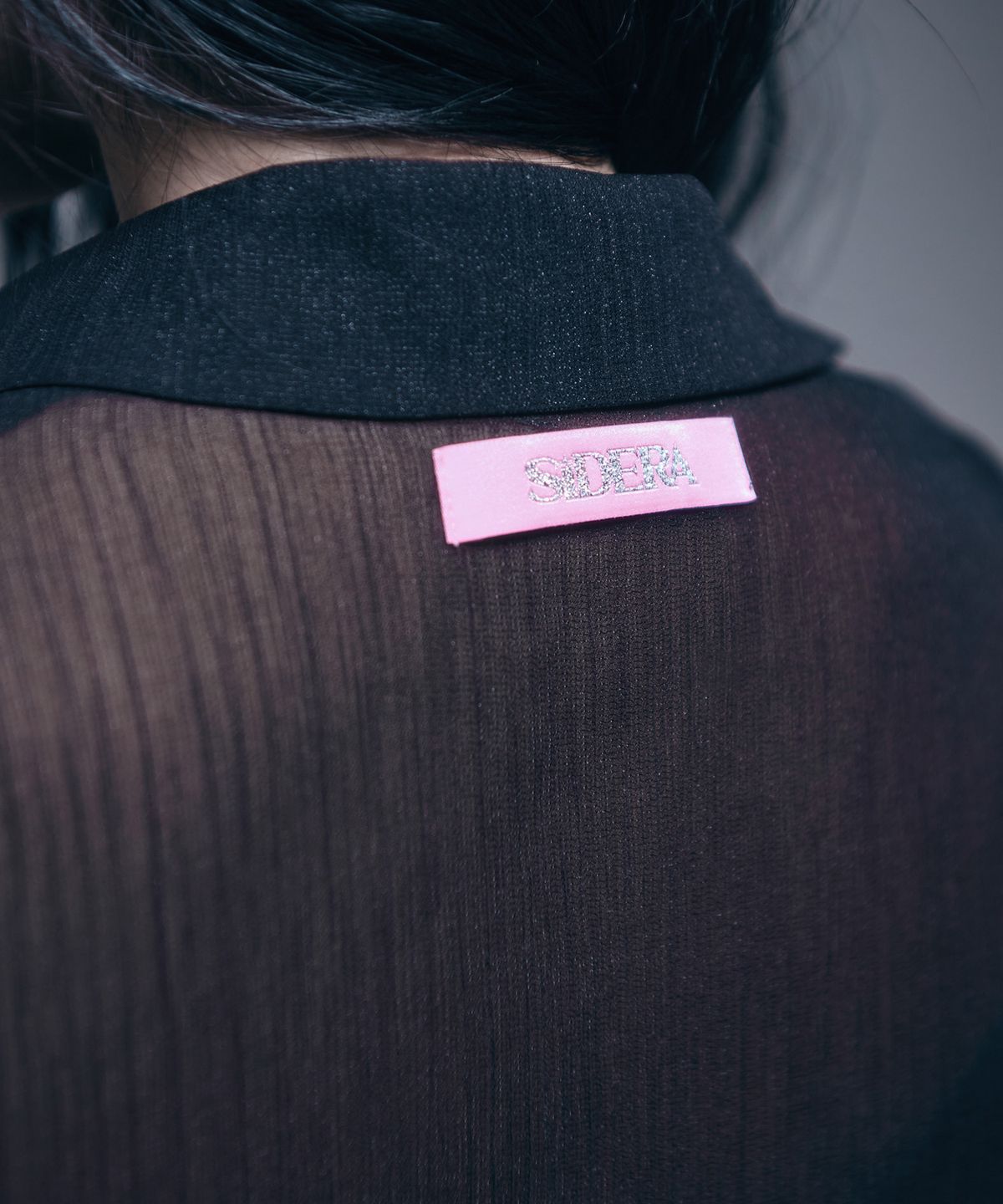 시데라(SIDERA) Whisper Glitter Sheer Shirt [Black]