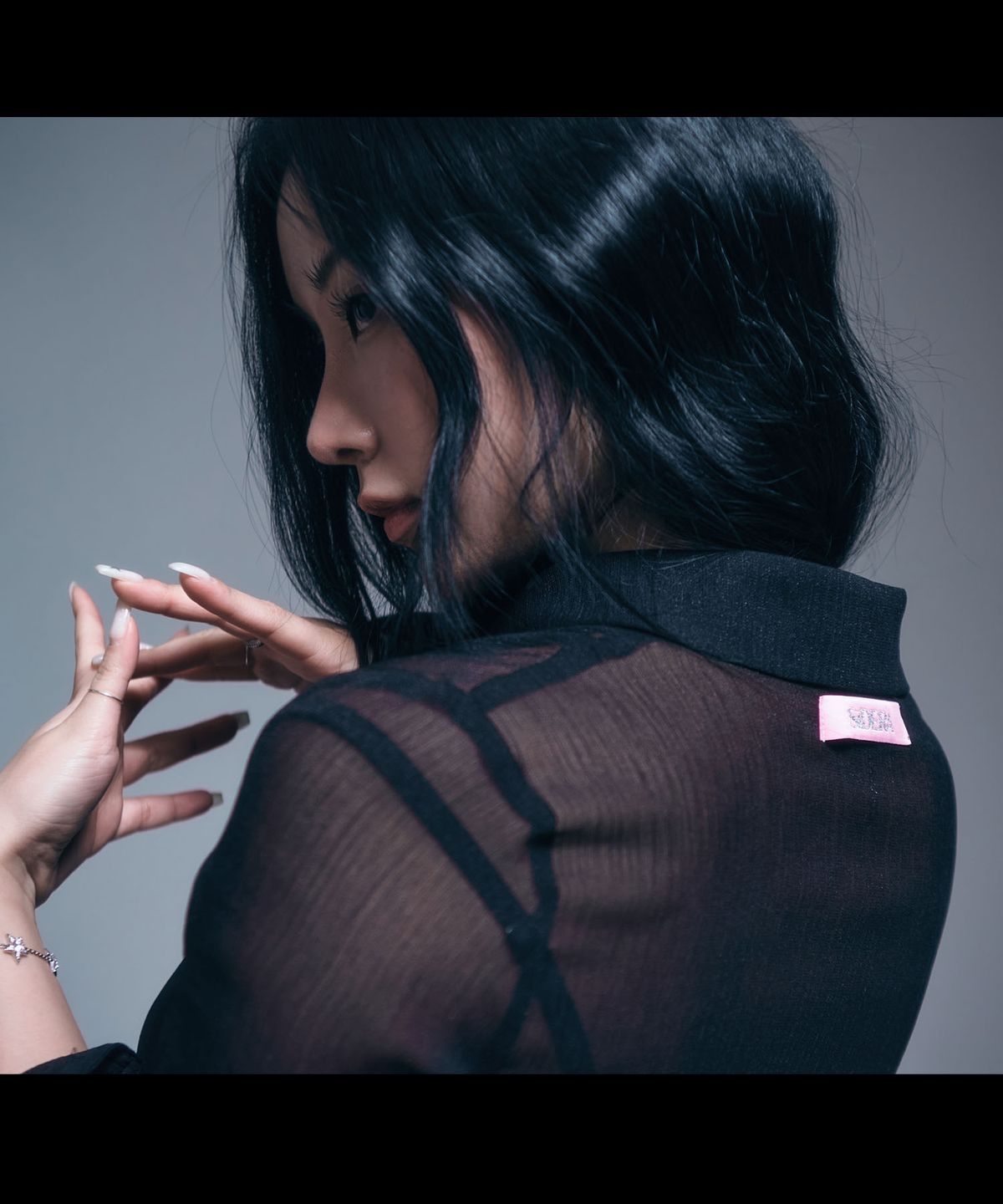 시데라(SIDERA) Whisper Glitter Sheer Shirt [Black]