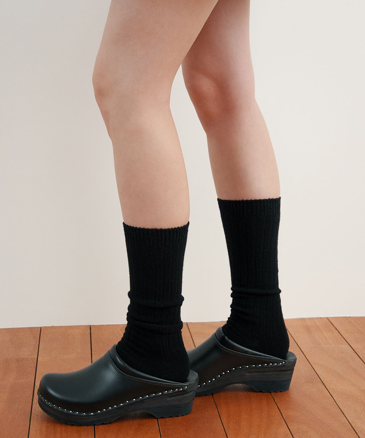 시눈(SINOON) WOOL BLEND CREW SOCKS (Black)