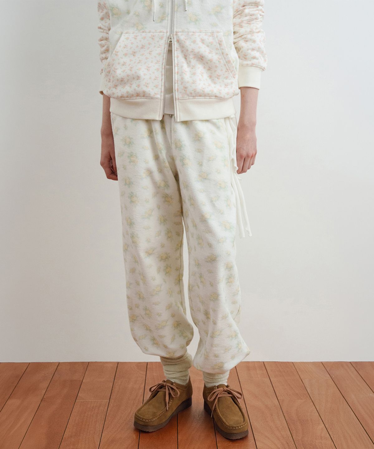 시눈(SINOON) Double Floral Artwork Jogger Pants (Yellow)