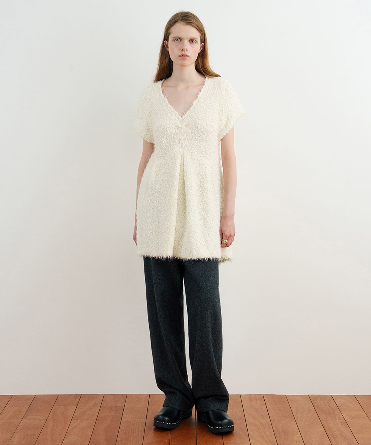 시눈(SINOON) V-Neck Flare Knit (Ivory)