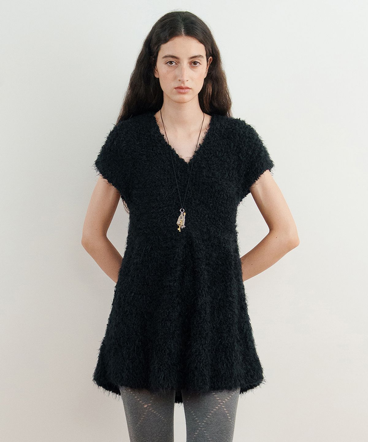 시눈(SINOON) V-Neck Flare Knit (Black)