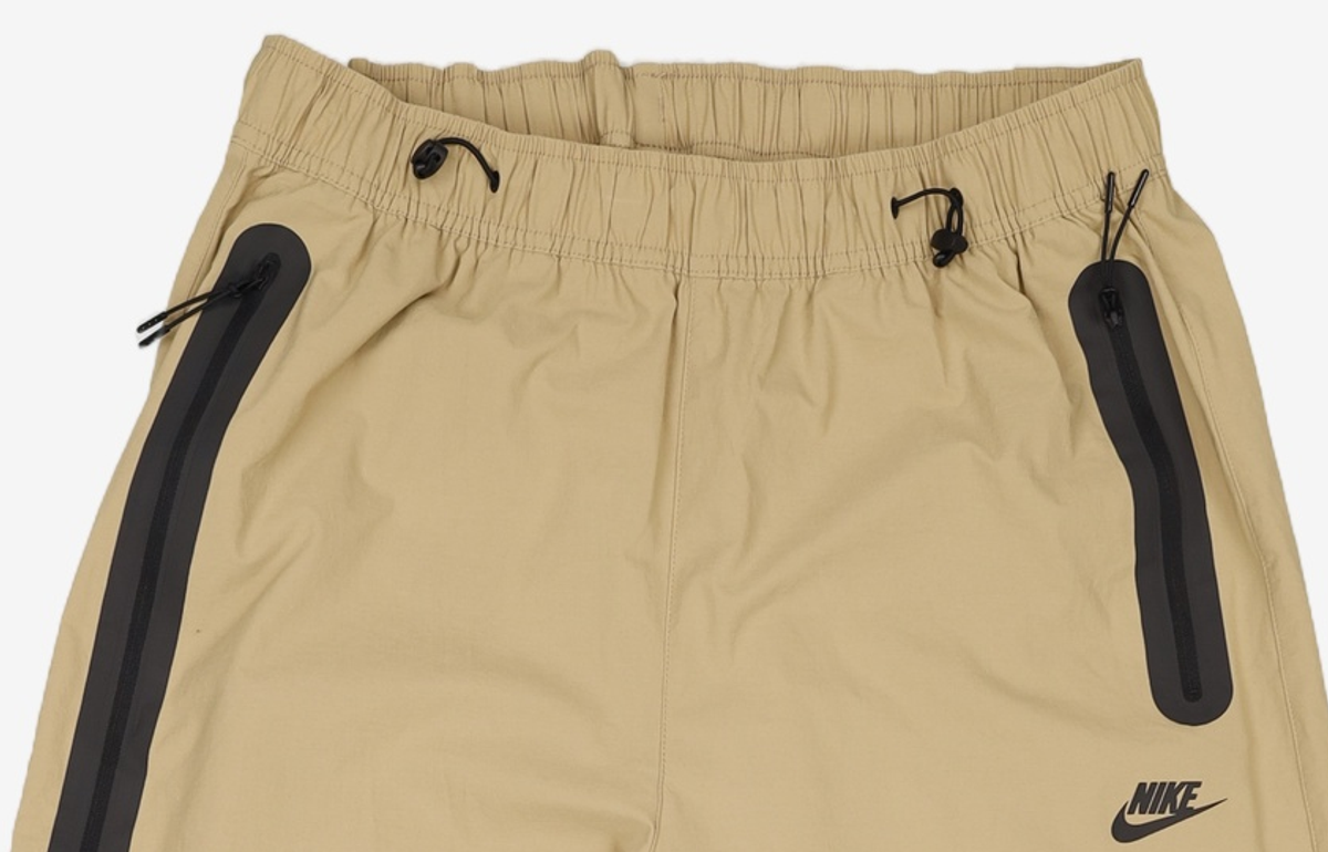 나이키(NIKE) 테크 우븐 오픈 헴 팬츠 M - 파라슈트 베이지:블랙 / HM7159-297 XL