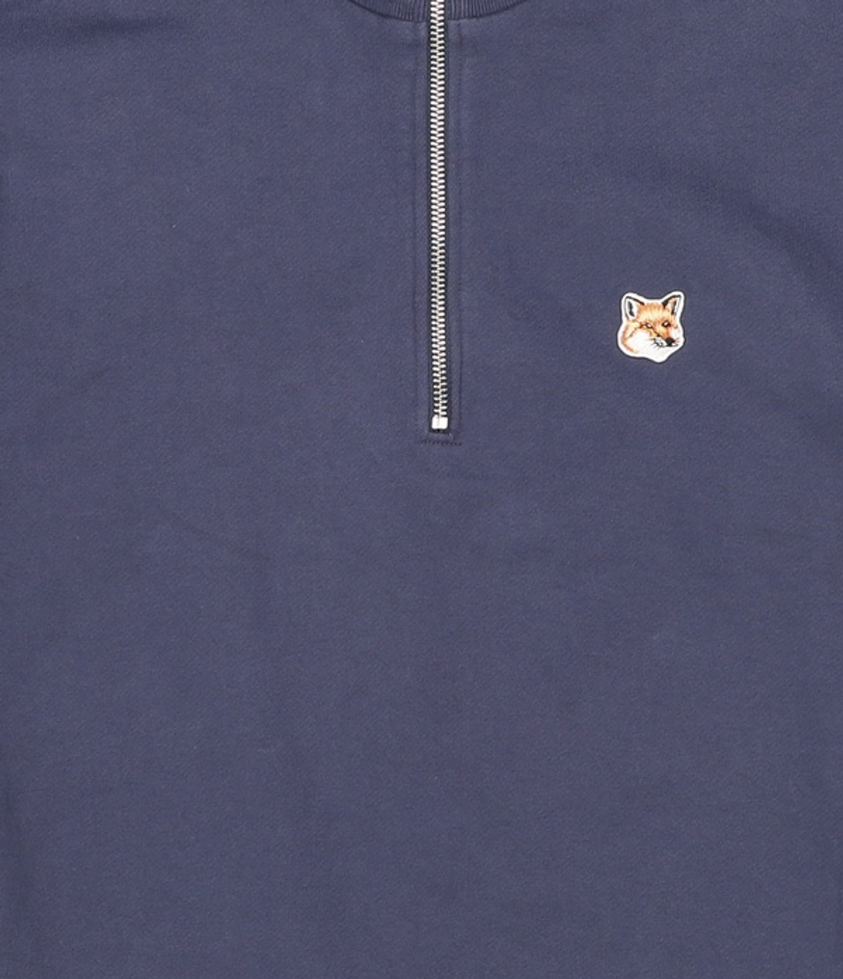 메종 키츠네(MAISON KITSUNE) 폭스 헤드 패치 컴포트 하프 집업 맨투맨 - 잉크 블루 / MM00314KM0001P476 XS