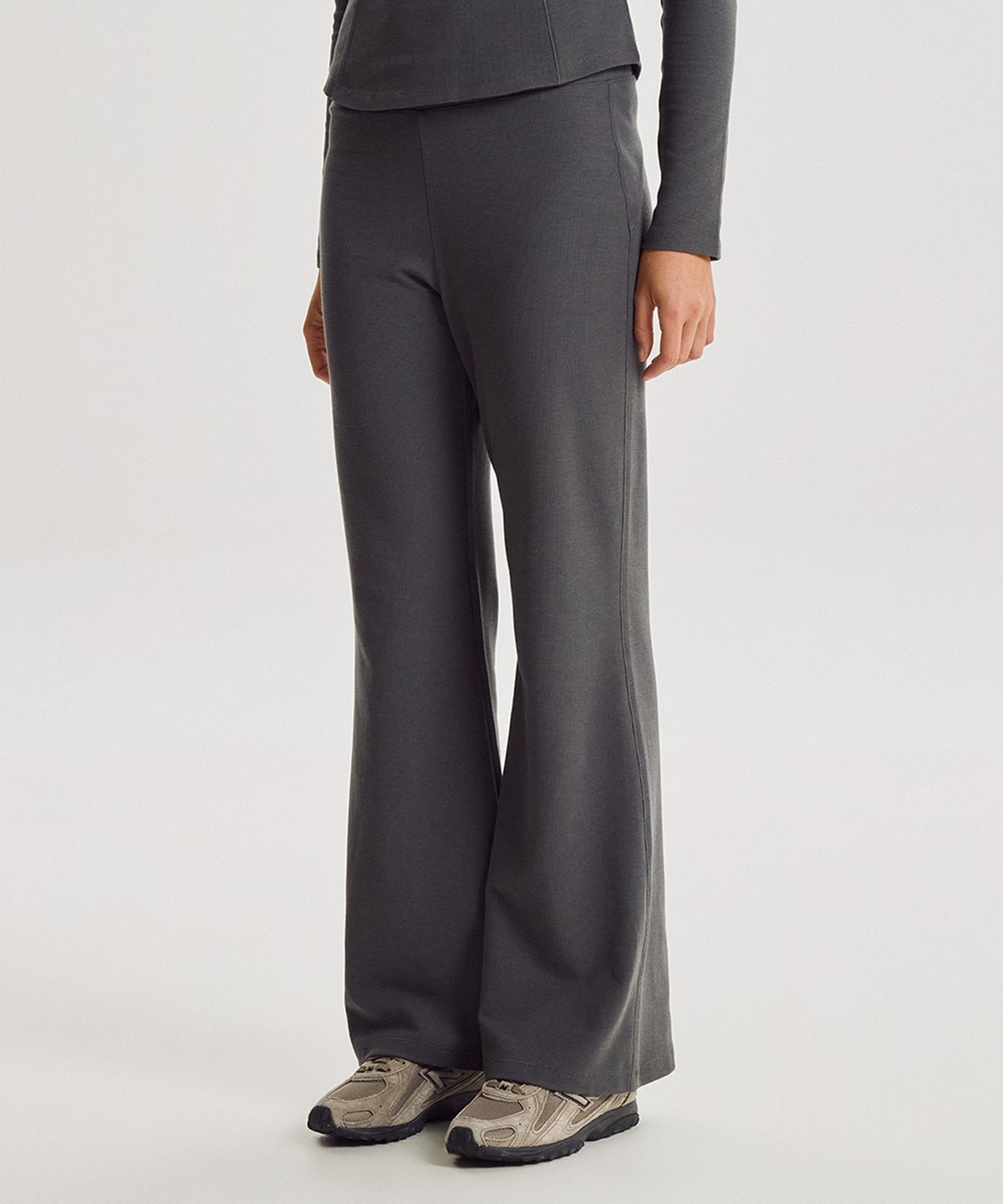 뉴발란스(NEW BALANCE) NBMLG3W112 / WOMEN AIRY 와플 플레어팬츠 (CHARCOAL)