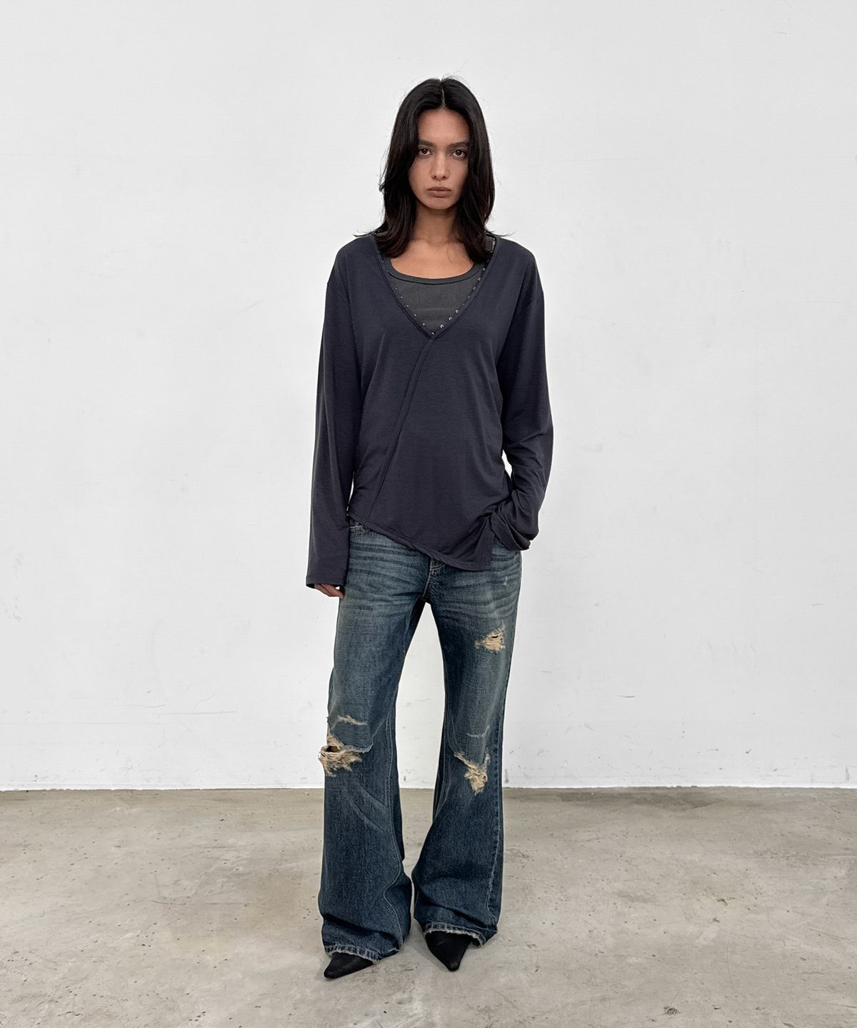 샌드릭(SANDRIC) Hook V-Neck Tee_Charcoal