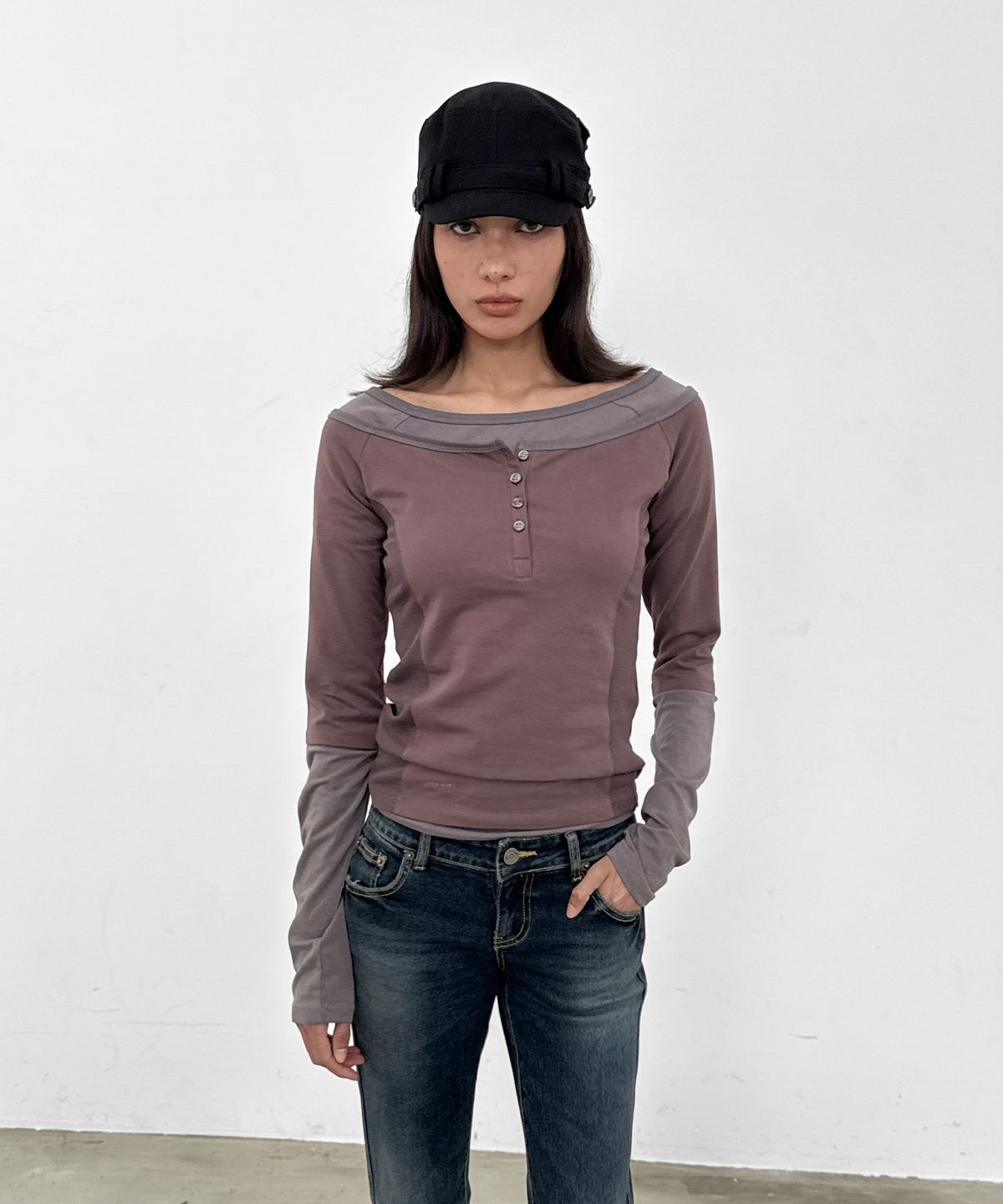 샌드릭(SANDRIC) Layered Boat Neck Tee_Ash Brown
