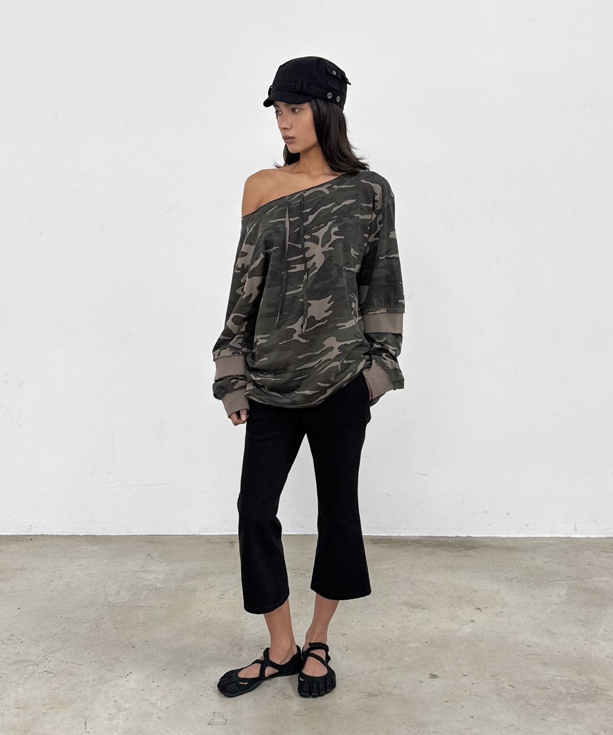 샌드릭(SANDRIC) Cropped Flare Denim_Black
