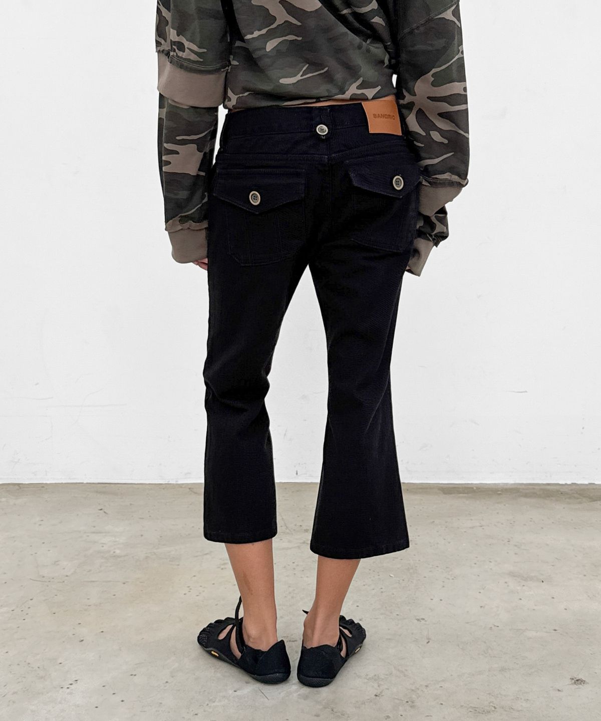 샌드릭(SANDRIC) Cropped Flare Denim_Black