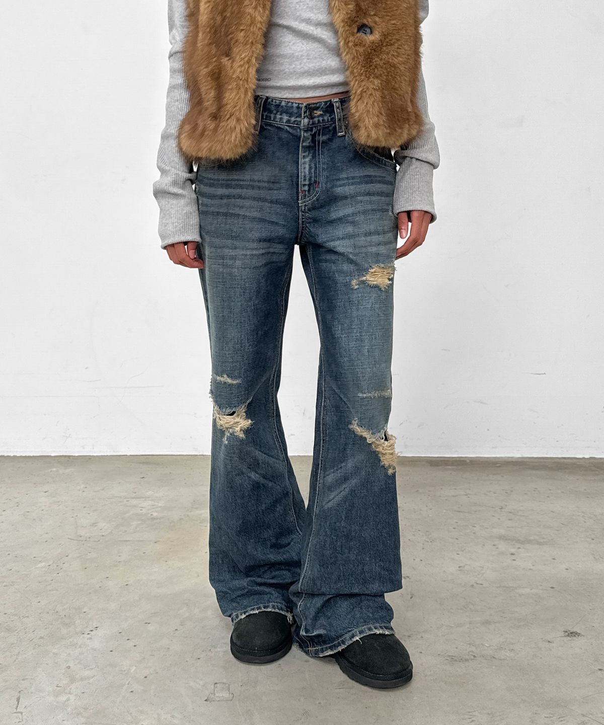 샌드릭(SANDRIC) Distressed Bootcut Denim Pants_blue