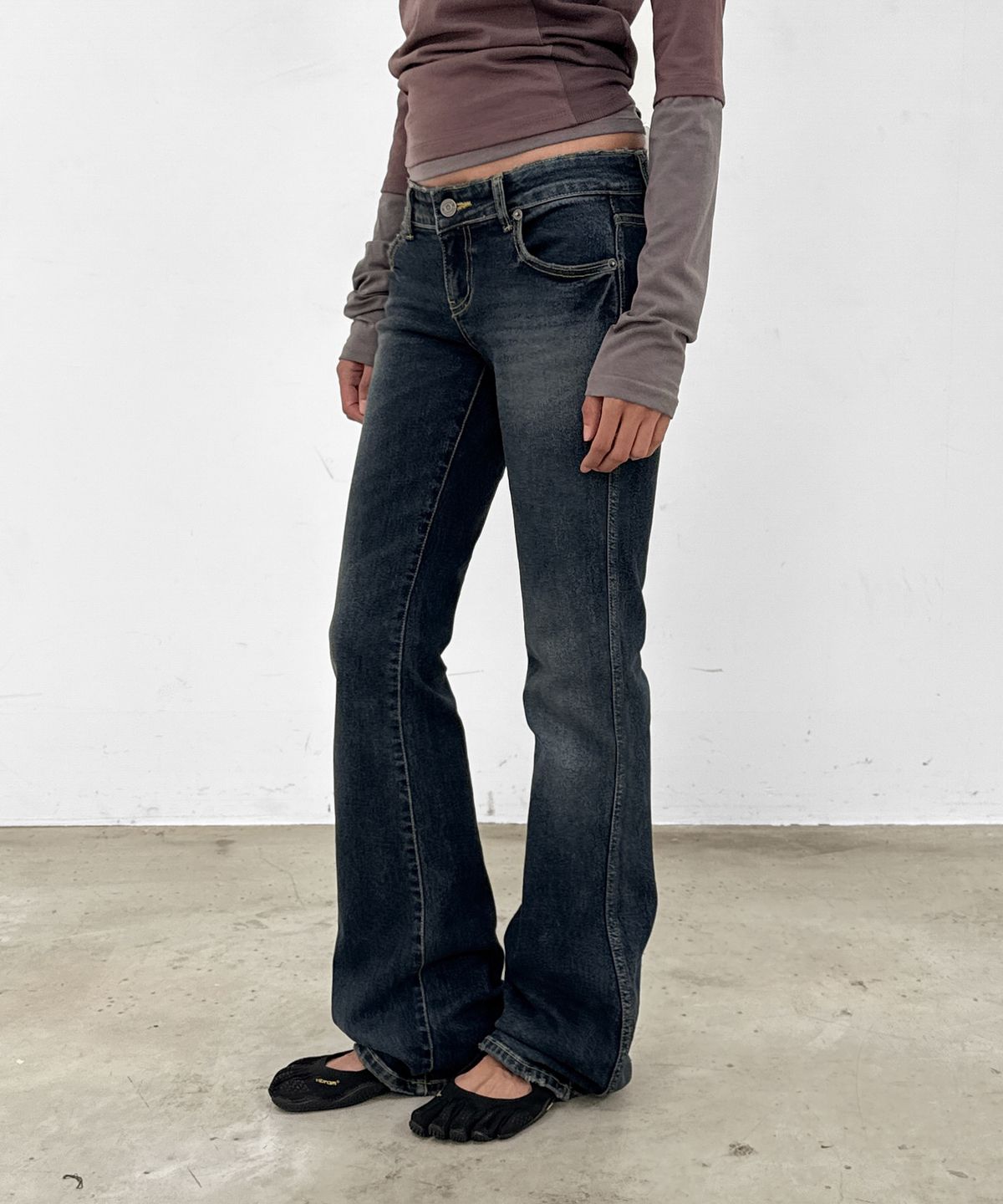 샌드릭(SANDRIC) Slim Bootcut Denim Pants_Dark blue