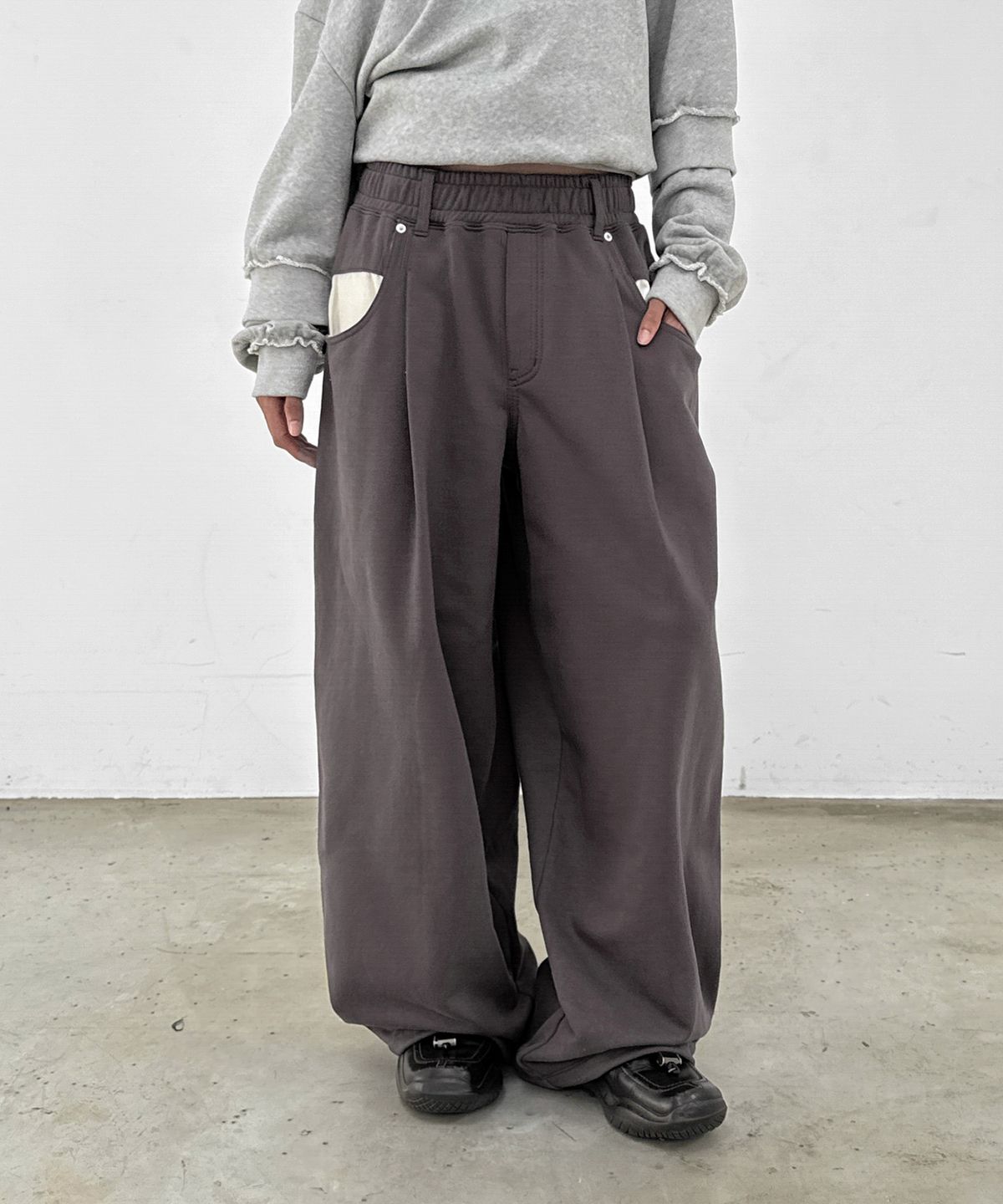 샌드릭(SANDRIC) pocket Detail sweat pants_Ash Charcoal