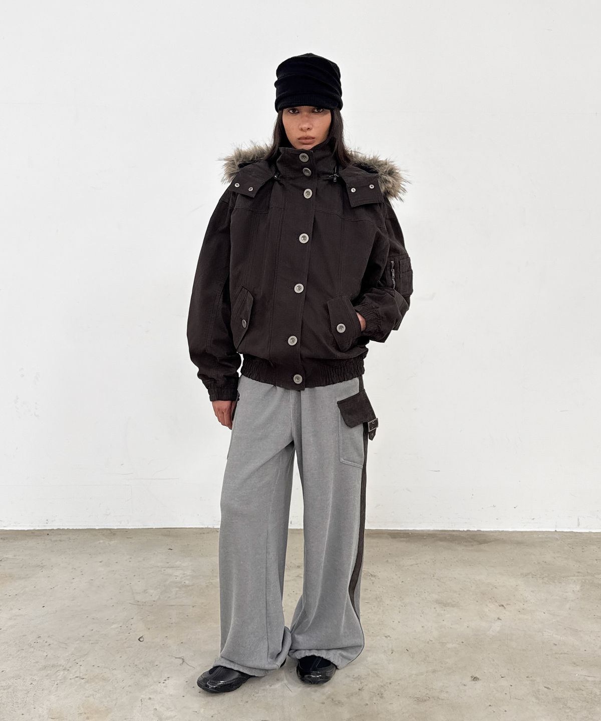 샌드릭(SANDRIC) Detachable Fur Jacket_Charcoal