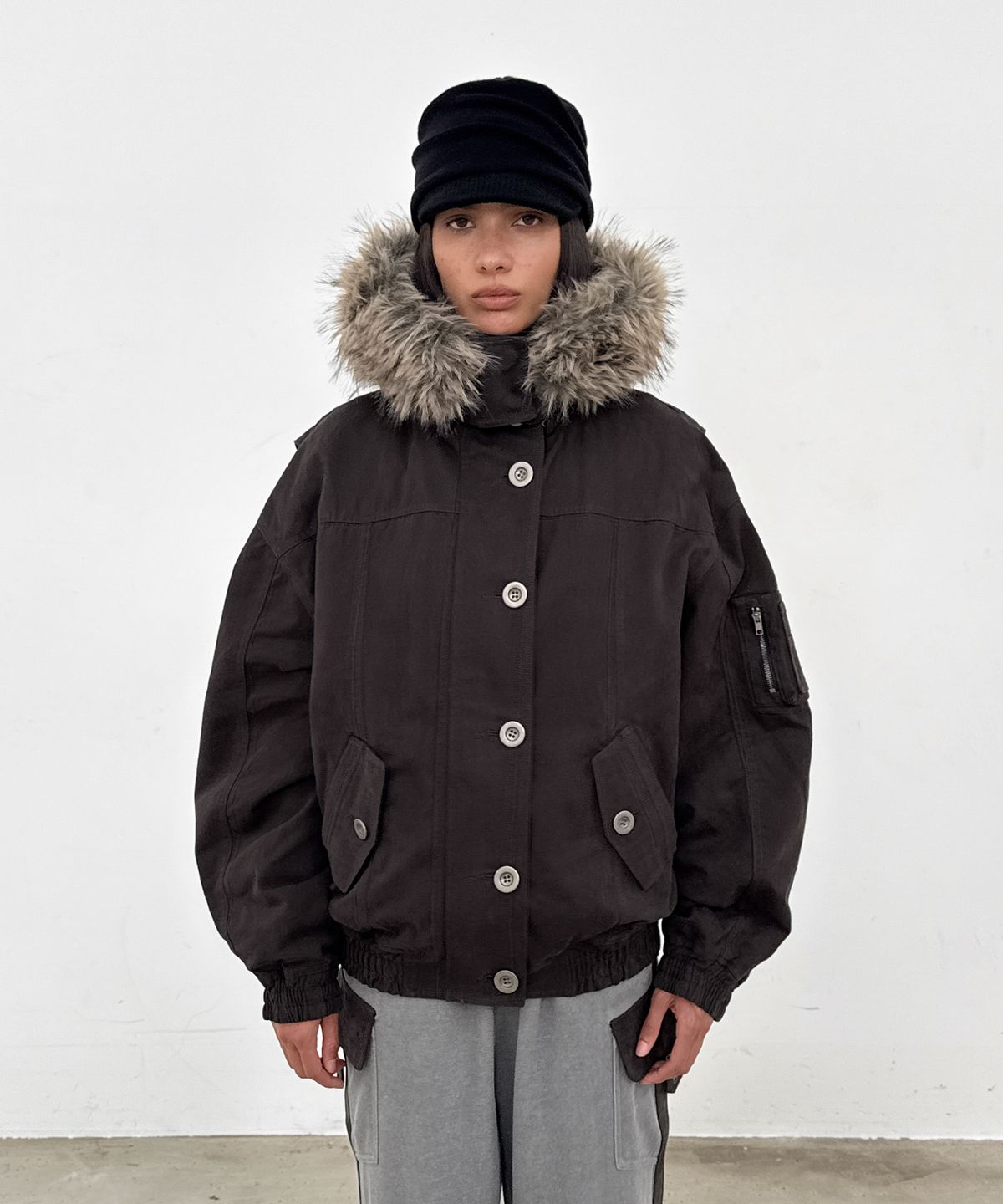 샌드릭(SANDRIC) Detachable Fur Jacket_Charcoal