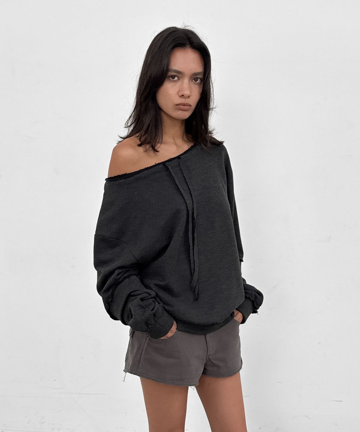 샌드릭(SANDRIC) Overfit Drawstring Sweatshirt_Charcoal