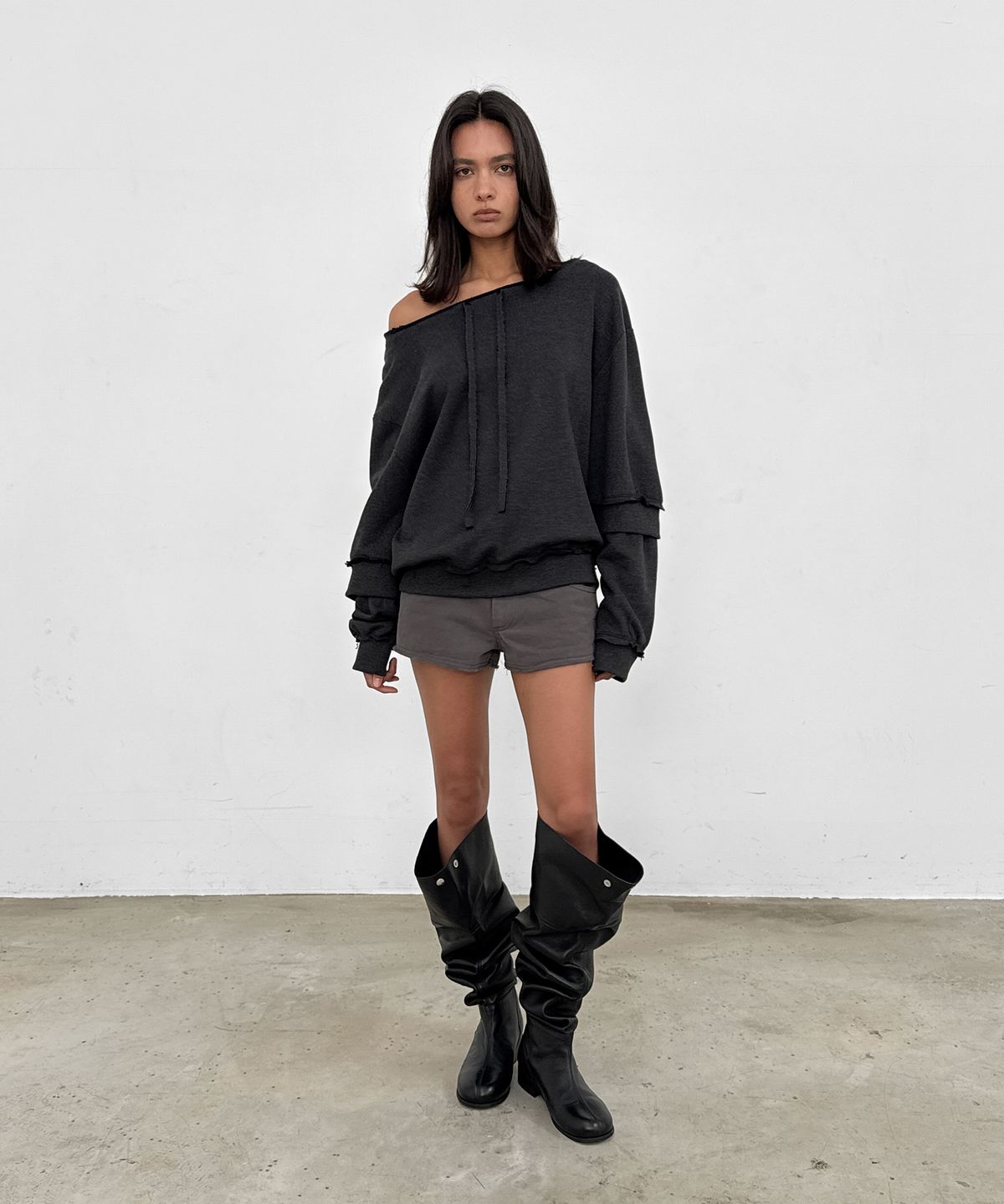 샌드릭(SANDRIC) Overfit Drawstring Sweatshirt_Charcoal