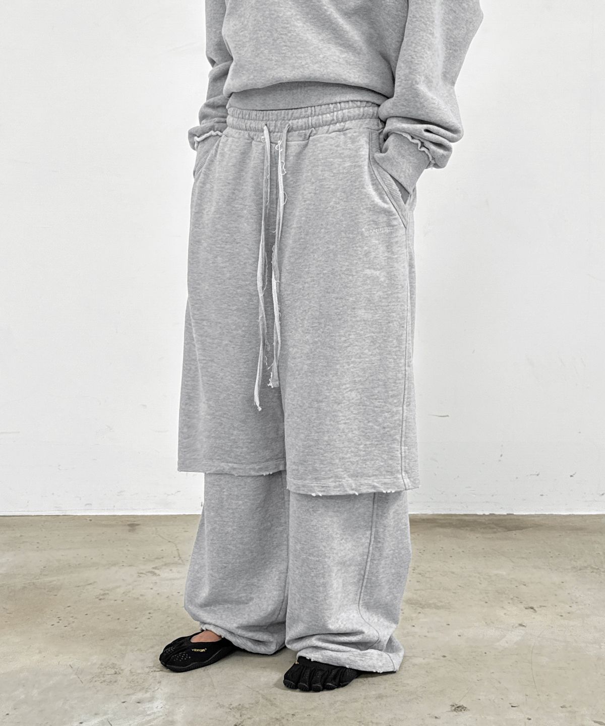 샌드릭(SANDRIC) Layered sweat Pants_Melange grey
