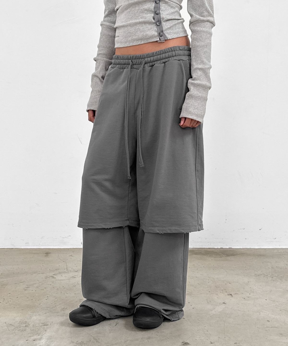 샌드릭(SANDRIC) Layered sweat Pants_Charcoal