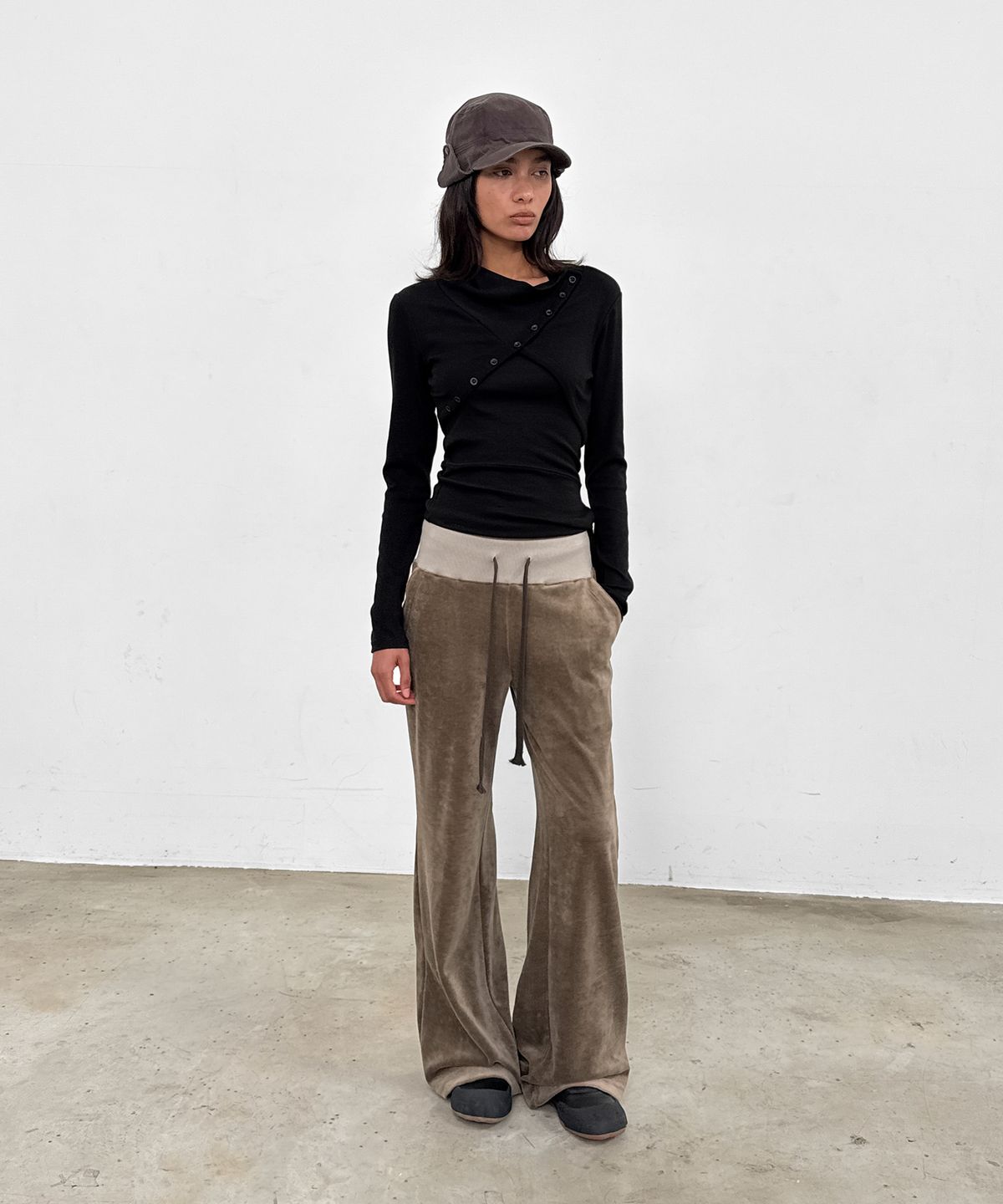 샌드릭(SANDRIC) Velvet Track pants_Khaki Brown