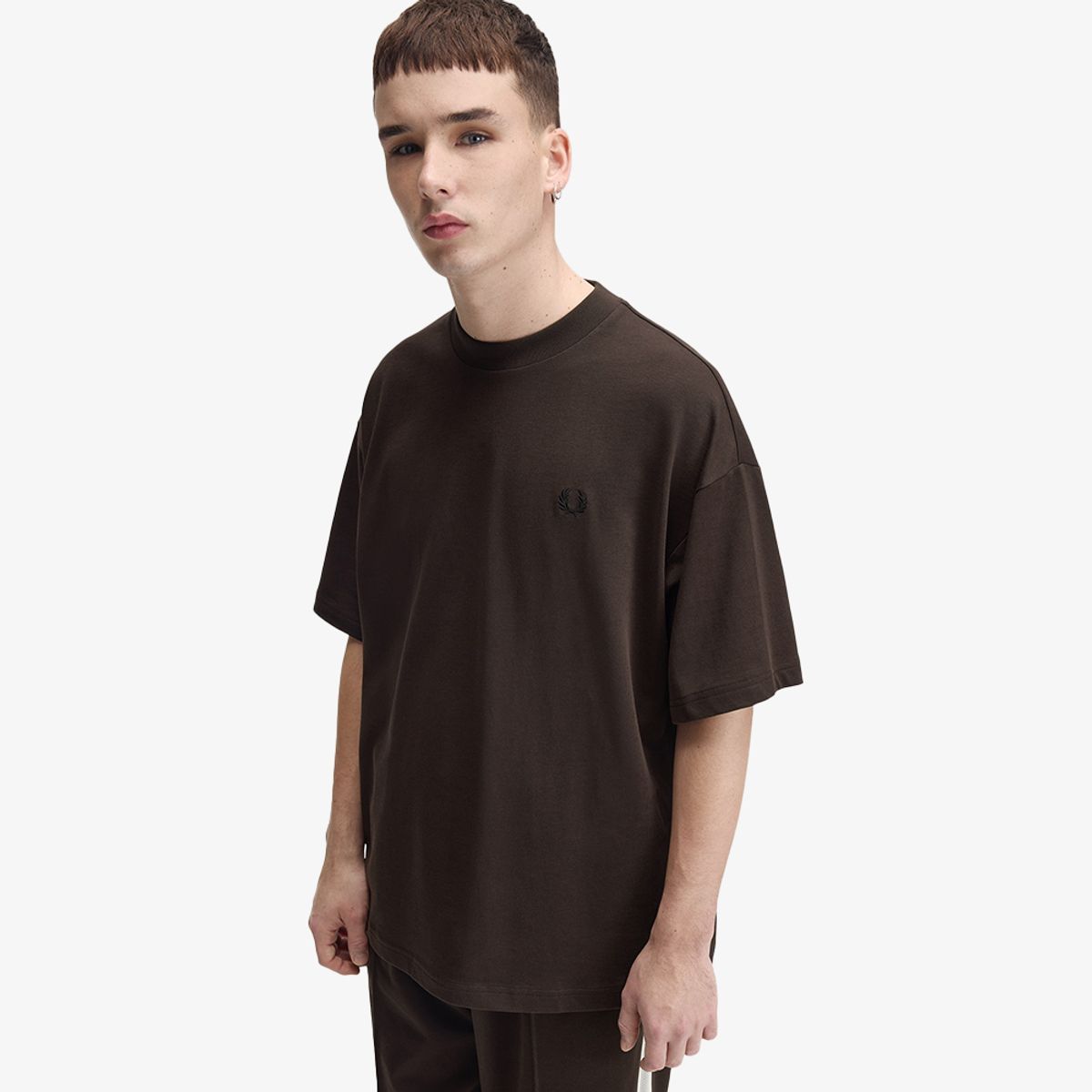 프레드페리(FRED PERRY) [Sport] 오버사이즈드 티셔츠 - 리치브라운 AFPM2G33481-33C