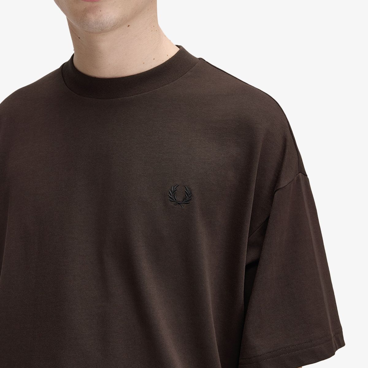 프레드페리(FRED PERRY) [Sport] 오버사이즈드 티셔츠 - 리치브라운 AFPM2G33481-33C
