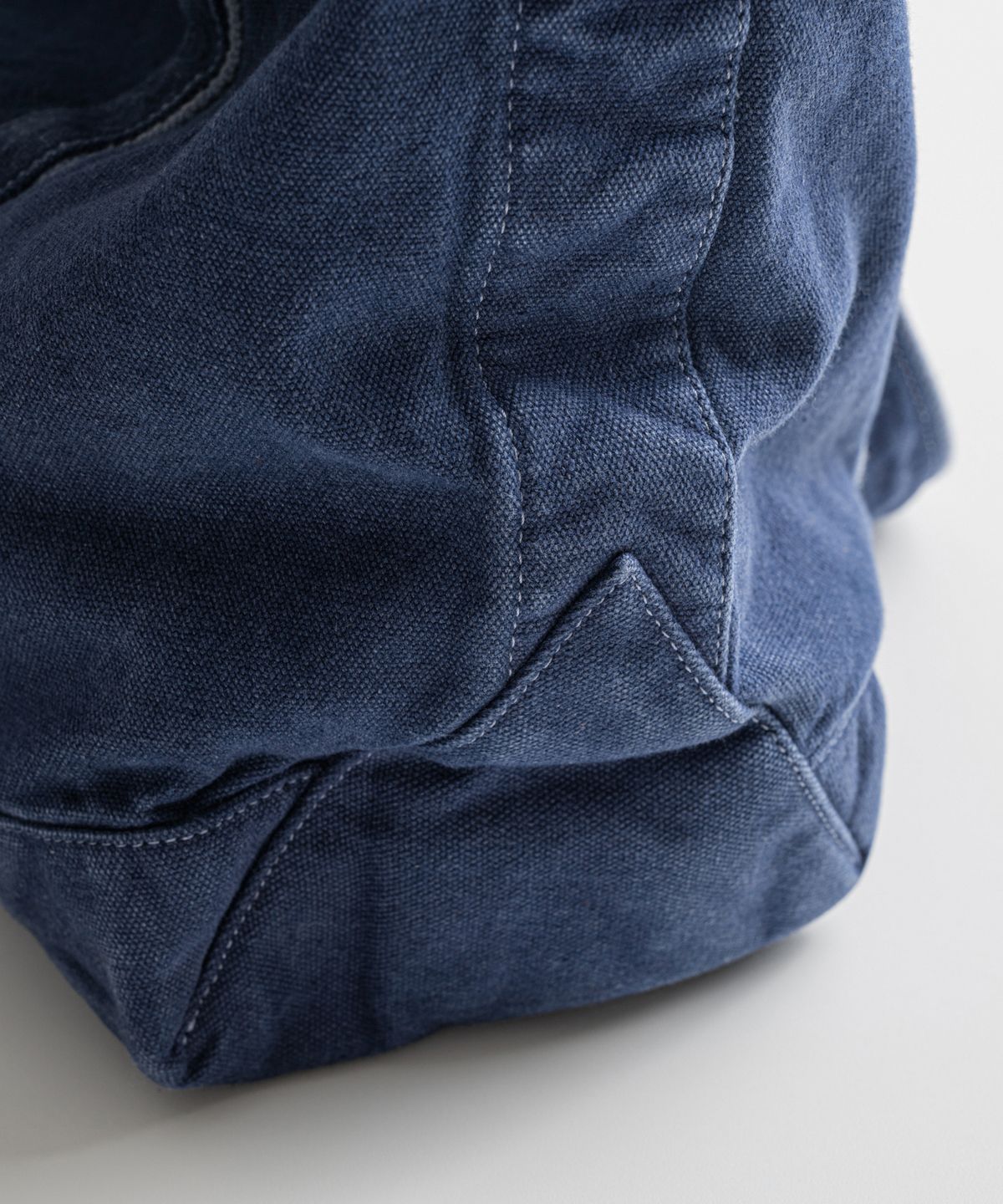 비헤비어(BEHEAVYER) DYED CANVAS TOTE BAG blue