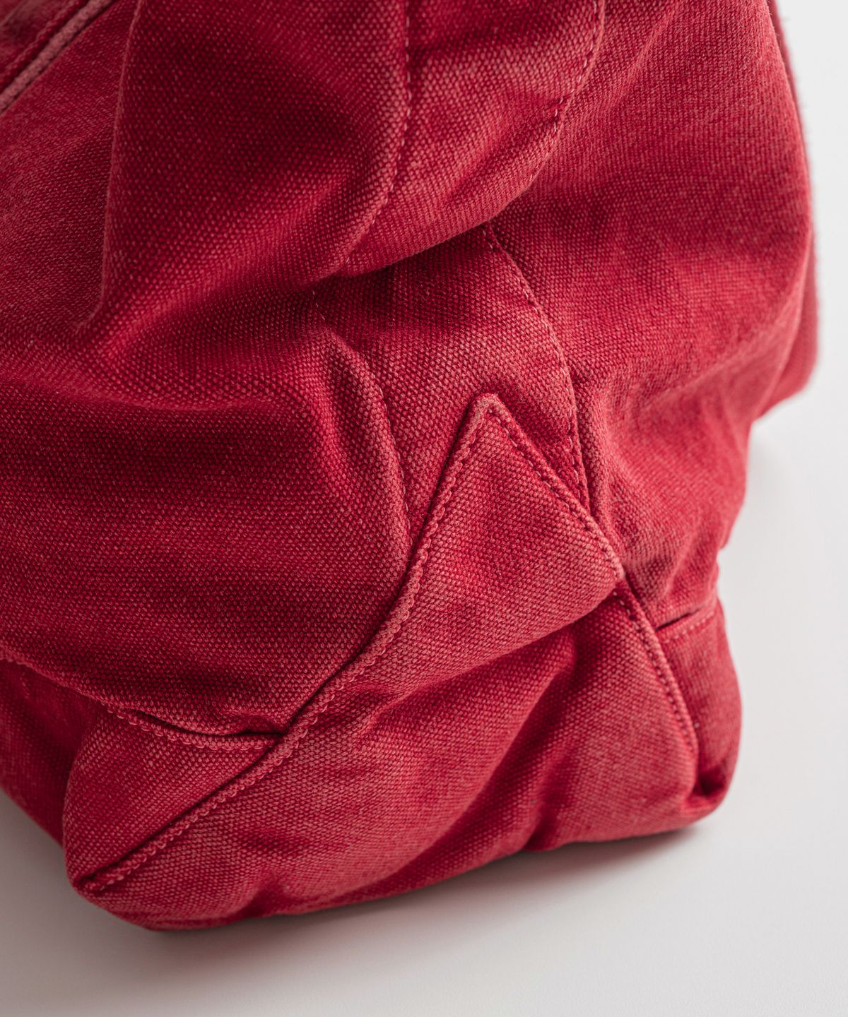 비헤비어(BEHEAVYER) DYED CANVAS TOTE BAG red
