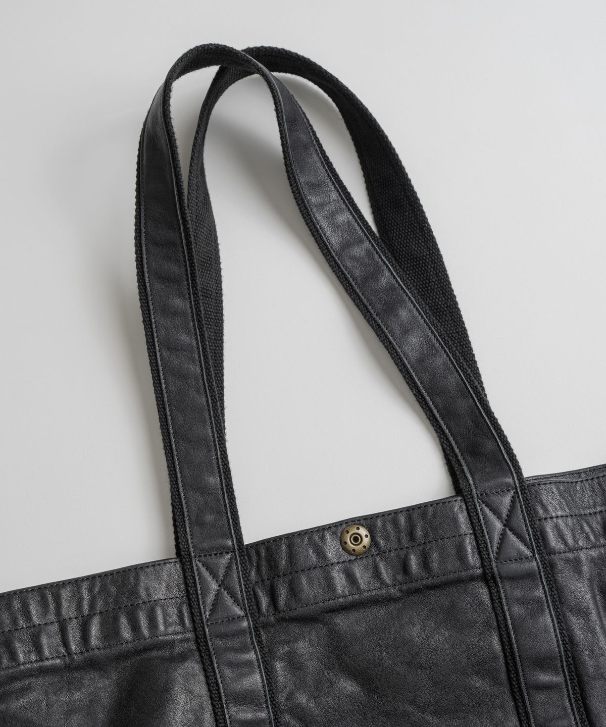 비헤비어(BEHEAVYER) DISTRESSED HORSEHIDE TOTE BAG black