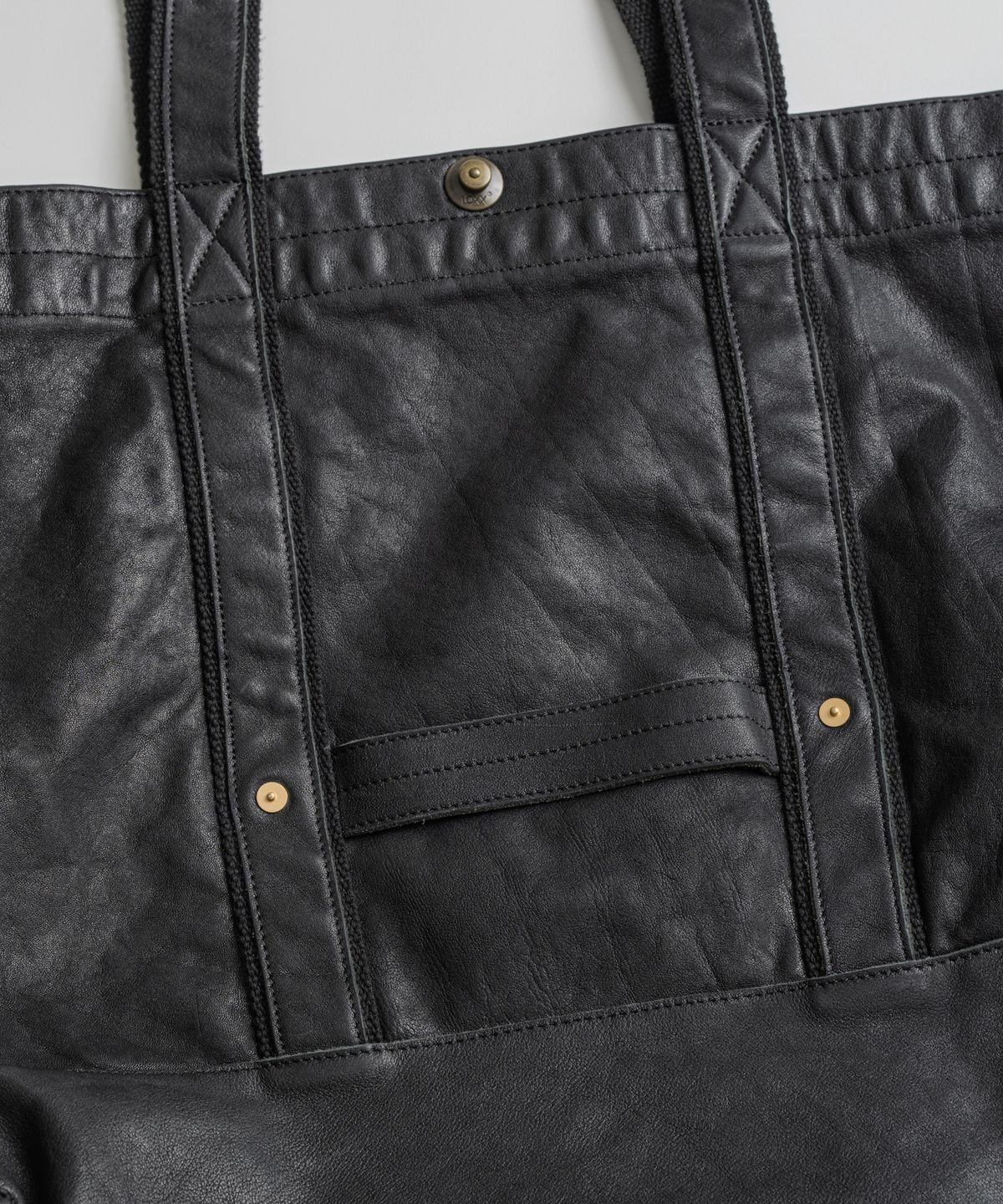 비헤비어(BEHEAVYER) DISTRESSED HORSEHIDE TOTE BAG black