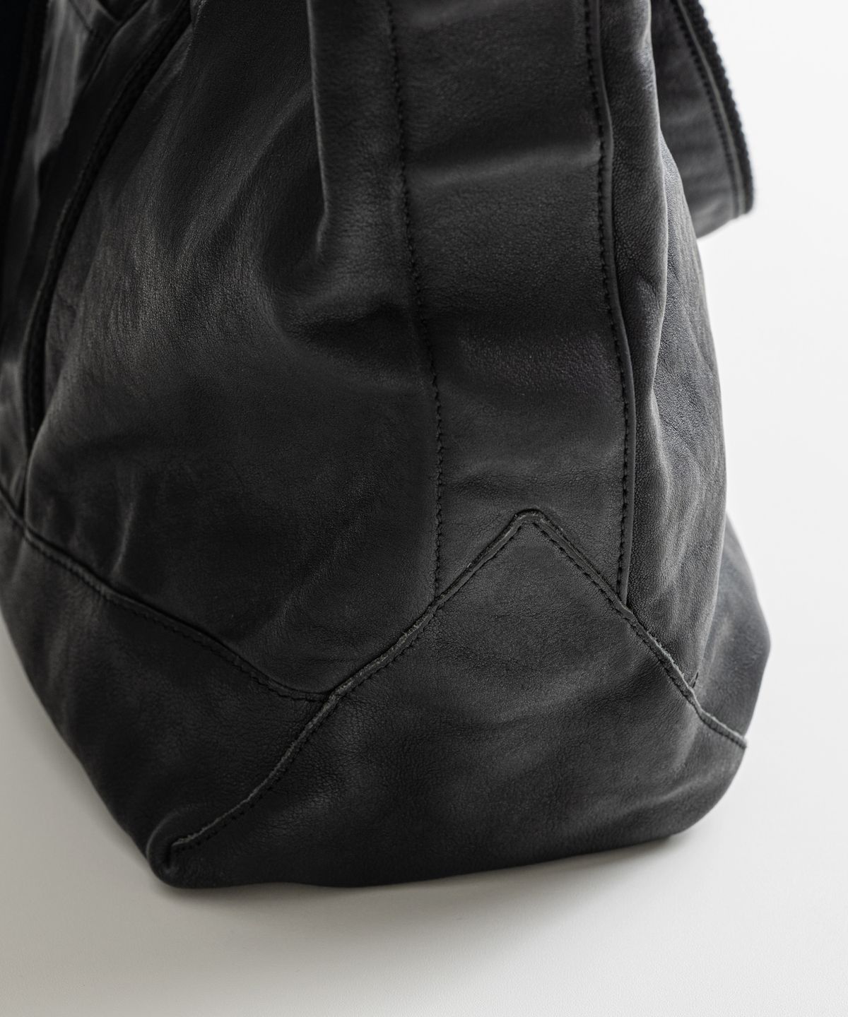 비헤비어(BEHEAVYER) DISTRESSED HORSEHIDE TOTE BAG black