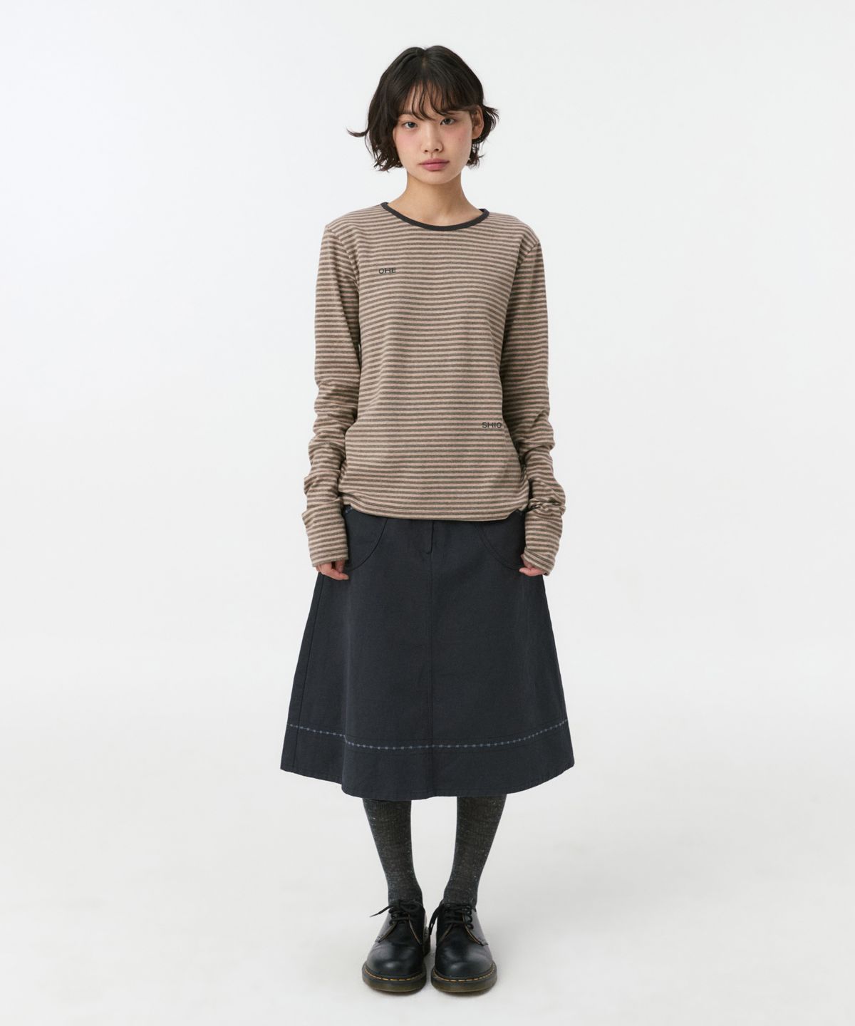 오헤시오(OHESHIO) EMBROIDERY POCKET A-LINE SKIRT, NAVY