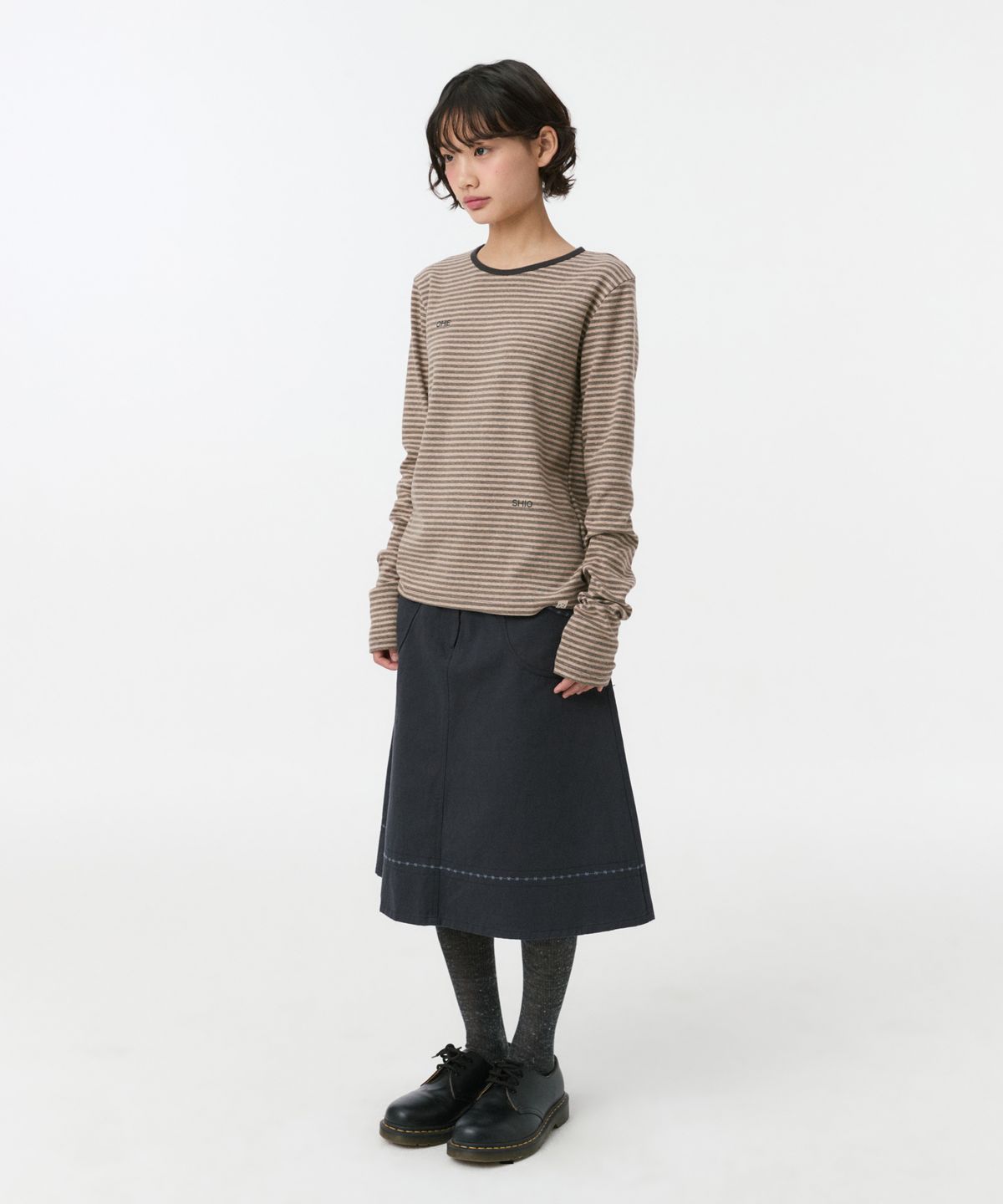 오헤시오(OHESHIO) EMBROIDERY POCKET A-LINE SKIRT, NAVY