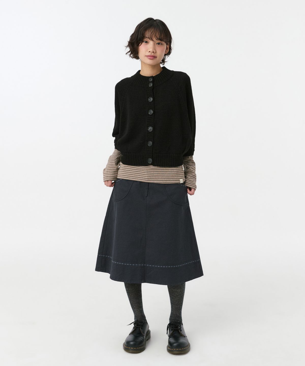 오헤시오(OHESHIO) EMBROIDERY POCKET A-LINE SKIRT, NAVY