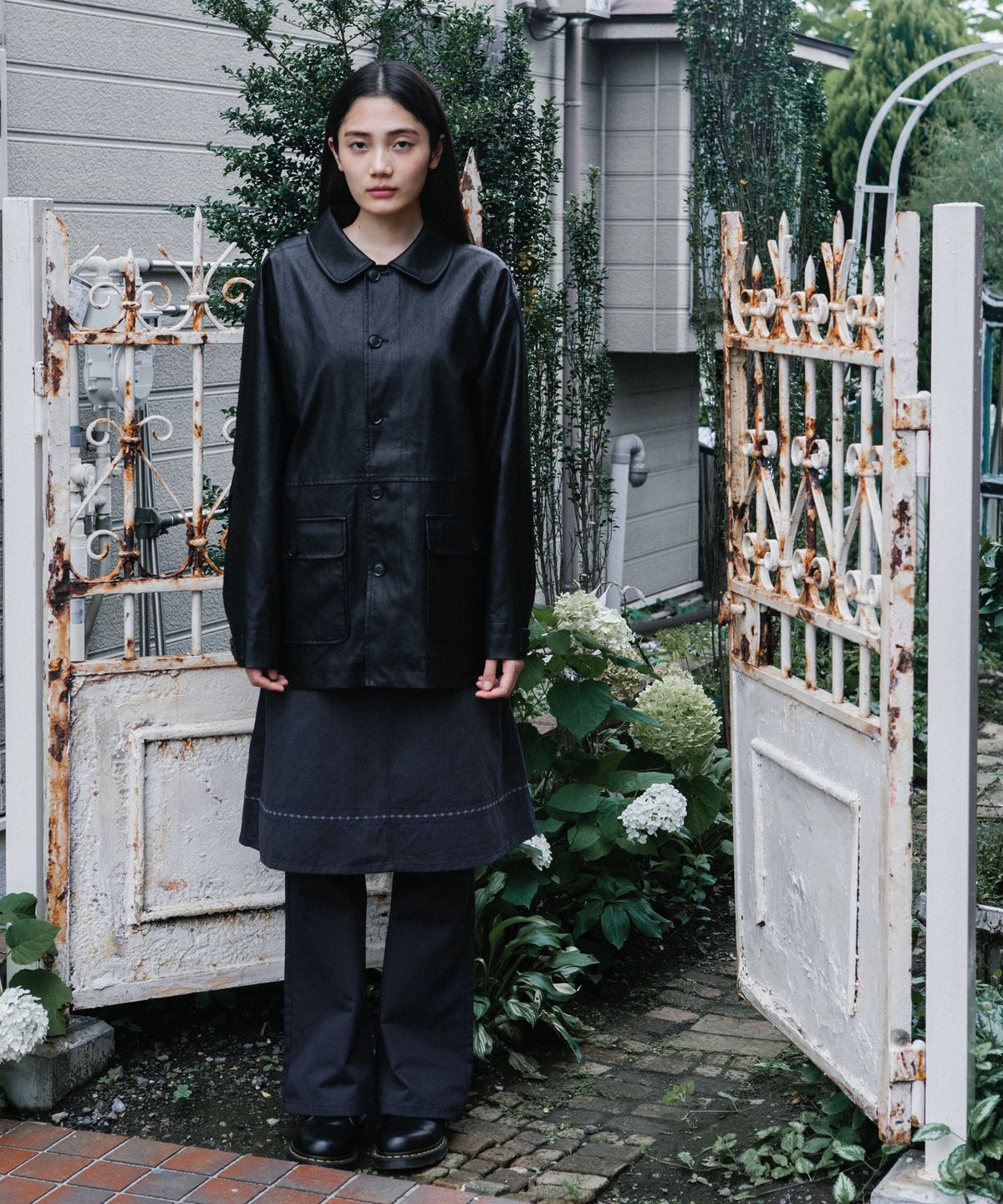 오헤시오(OHESHIO) EMBROIDERY POCKET BOOTCUT PANTS, NAVY