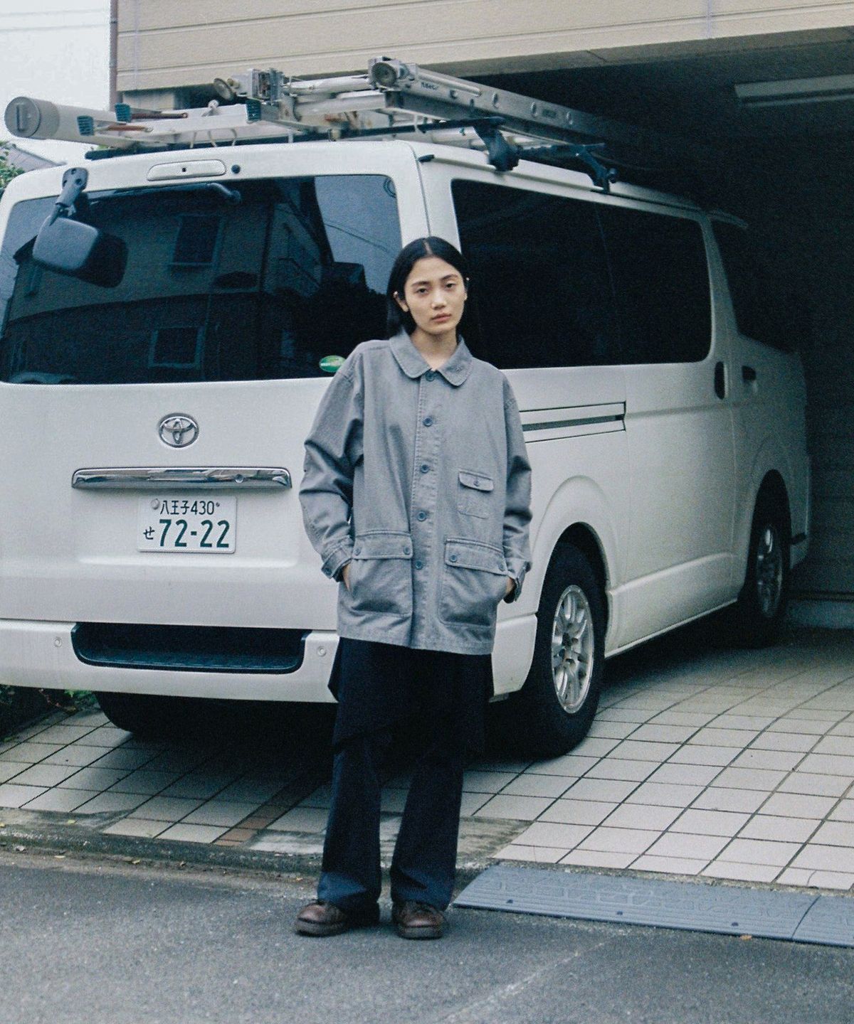 오헤시오(OHESHIO) EMBROIDERY POCKET BOOTCUT PANTS, NAVY