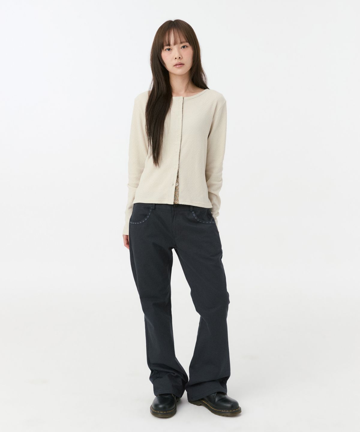 오헤시오(OHESHIO) EMBROIDERY POCKET BOOTCUT PANTS, NAVY