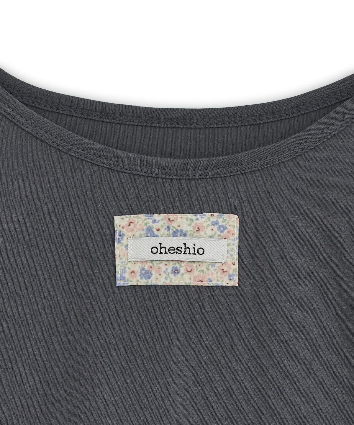 오헤시오(OHESHIO) FLORAL LABEL LAYERED T-SHIRT, CHARCOAL