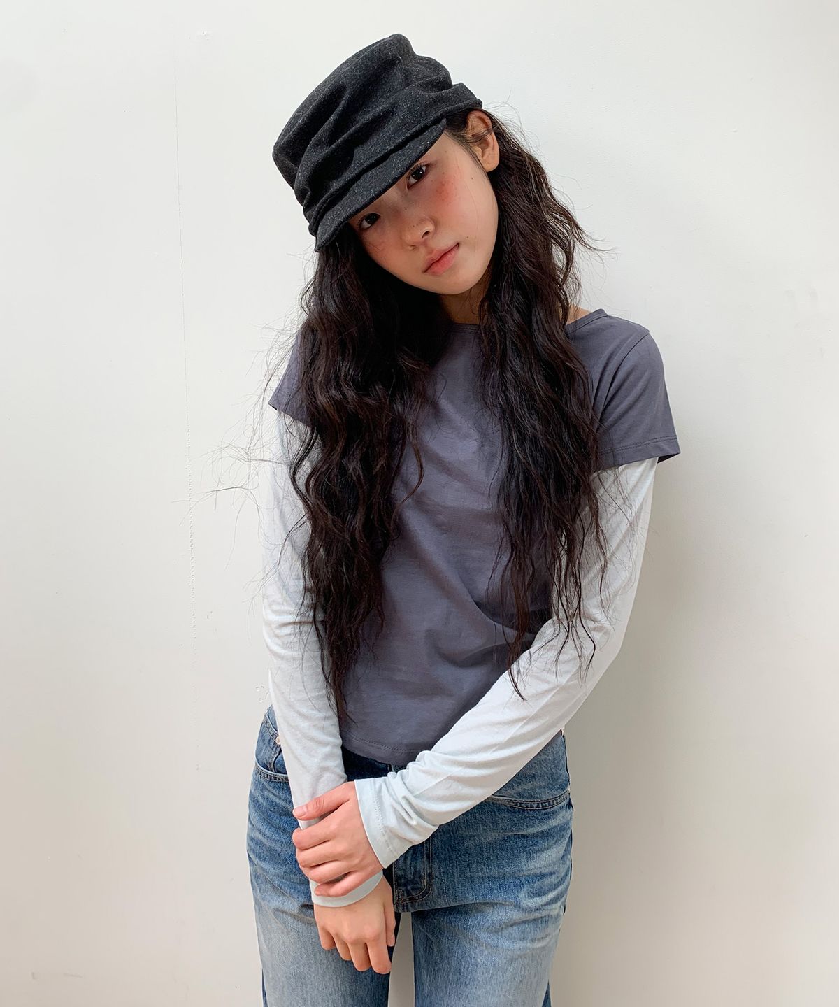 오헤시오(OHESHIO) FLORAL LABEL LAYERED T-SHIRT, CHARCOAL
