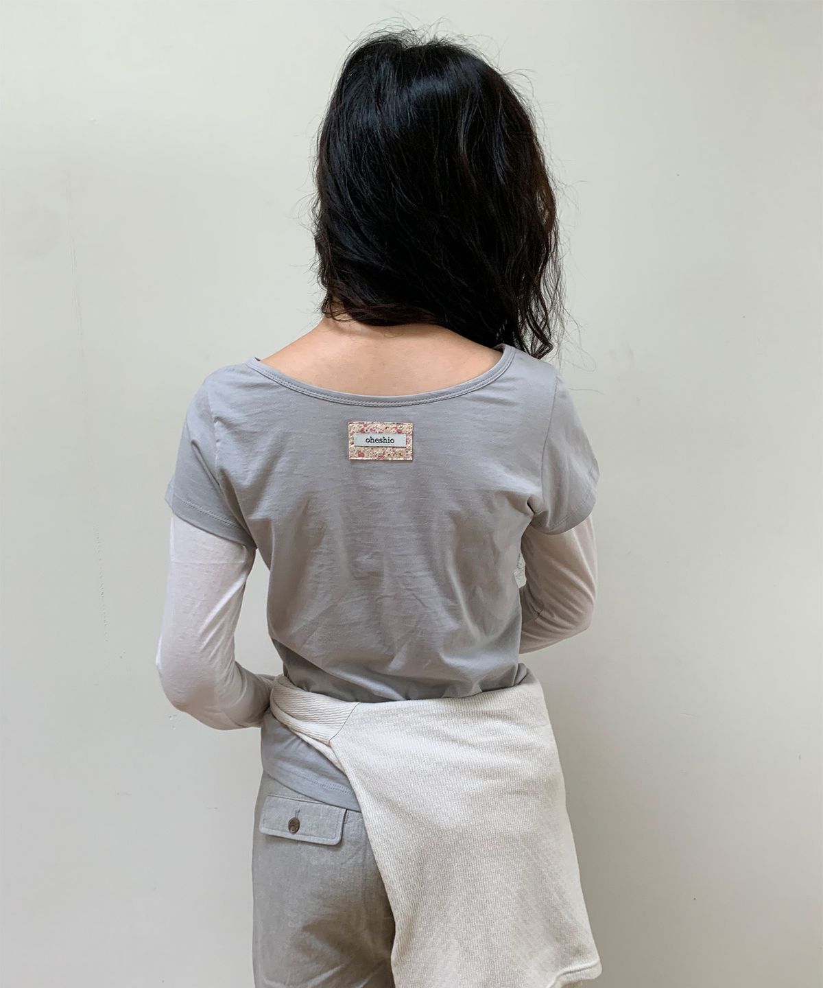 오헤시오(OHESHIO) FLORAL LABEL LAYERED T-SHIRT, GRAY